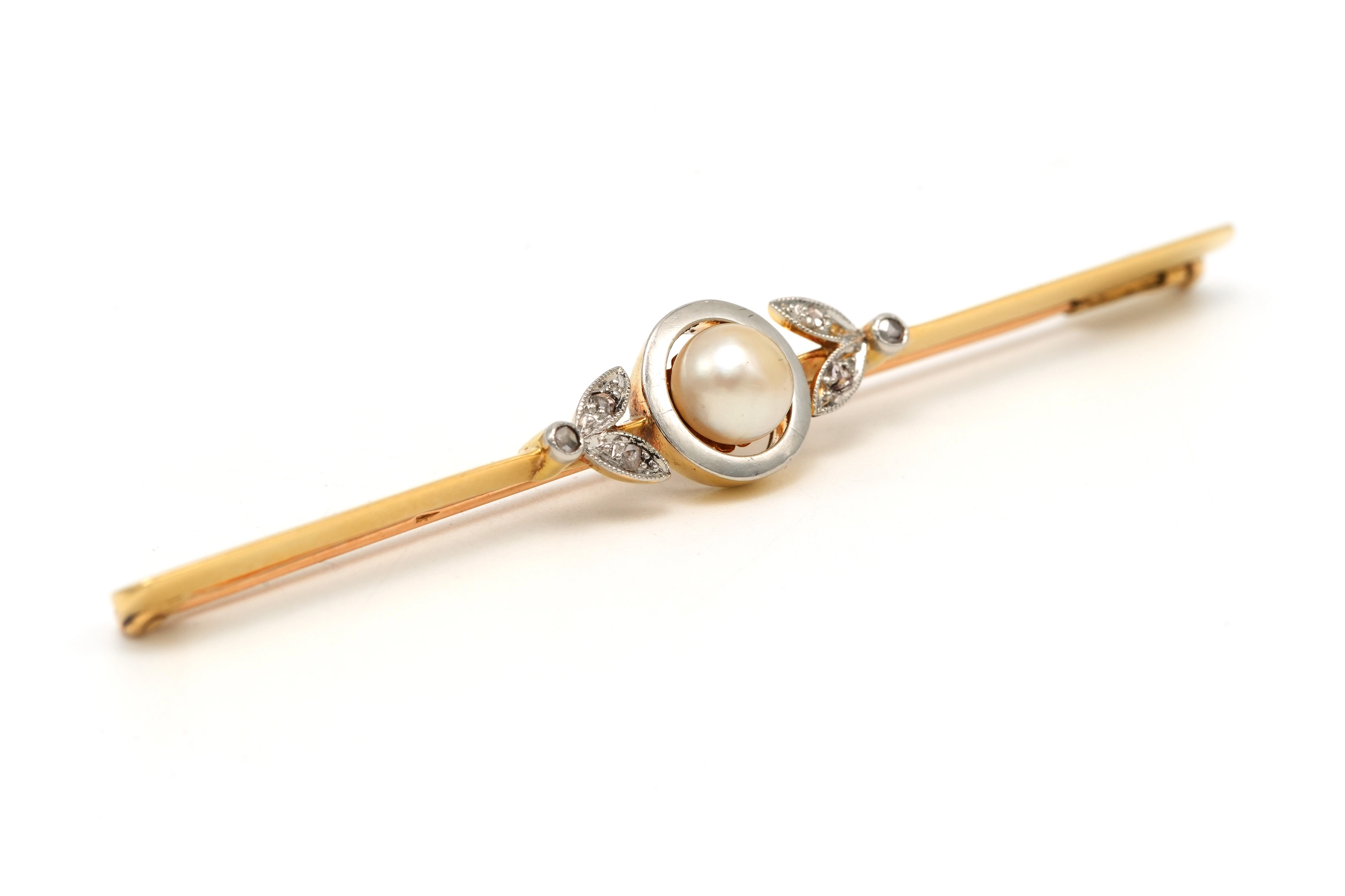 Broche Art Déco en or jaune 18 carats sertie d'une perle et de diamants "taille rose" - 6
