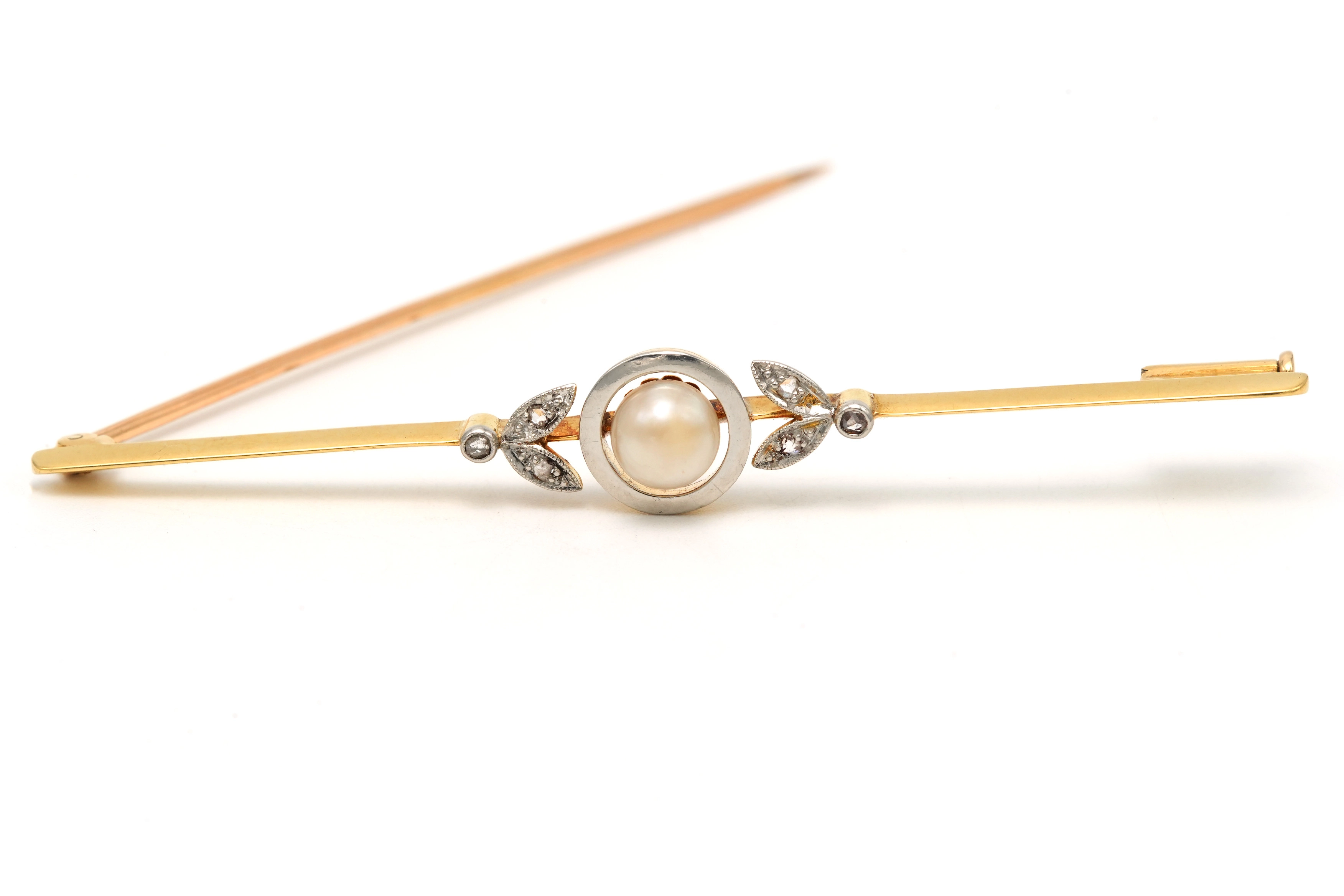 Broche Art Déco en or jaune 18 carats sertie d'une perle et de diamants "taille rose" - 7