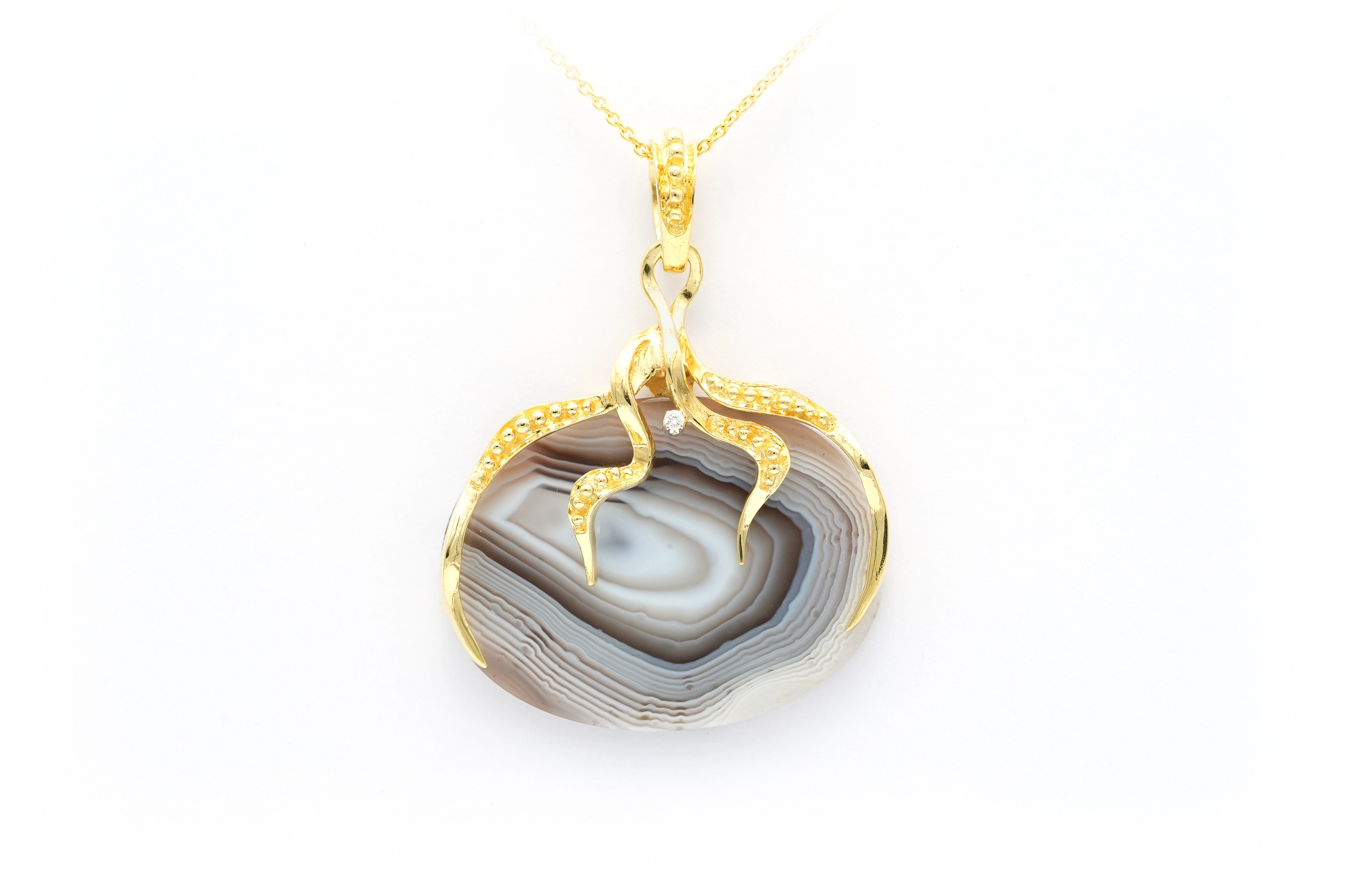 Pendentif Années 70 en or jaune 18 carats serti d'une agate et d'un diamant "taille" brillant (+-0.025cts) - 1