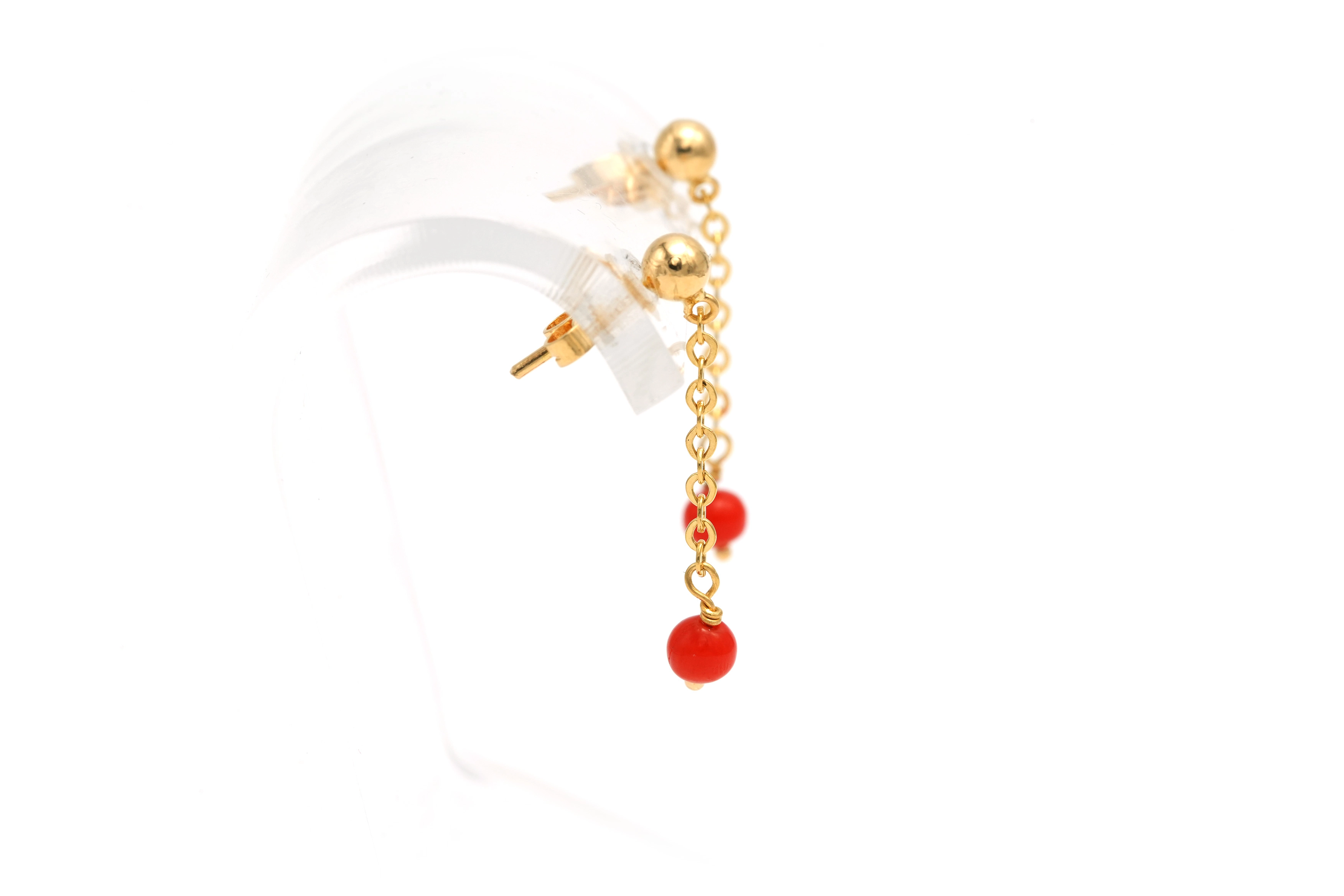 Boucles d'oreilles contemporaine en or jaune 18 carats serties de corails - 4