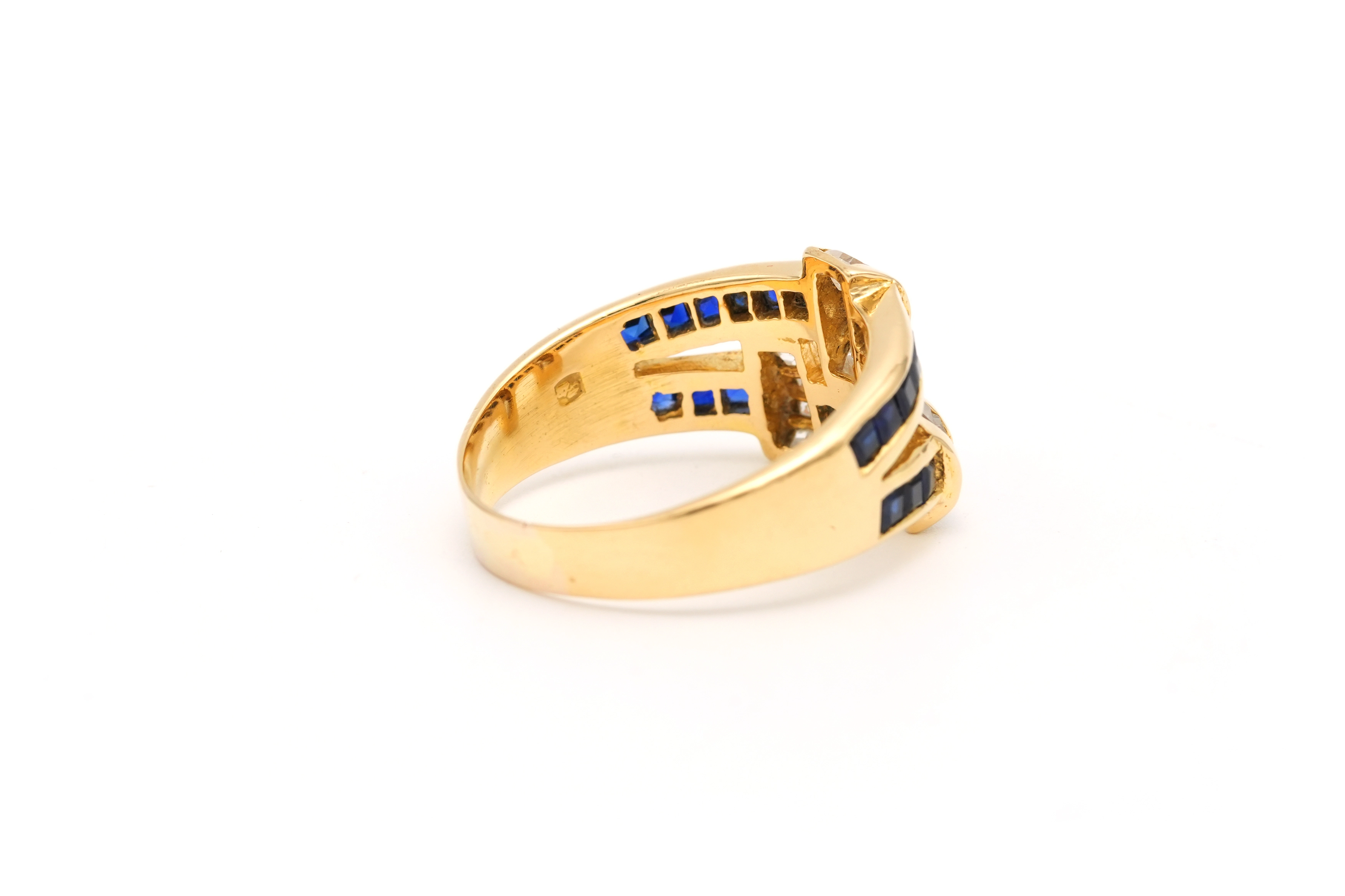 Bague contemporaine en or jaune 18 carats sertie de zirconiums et de saphirs - 5