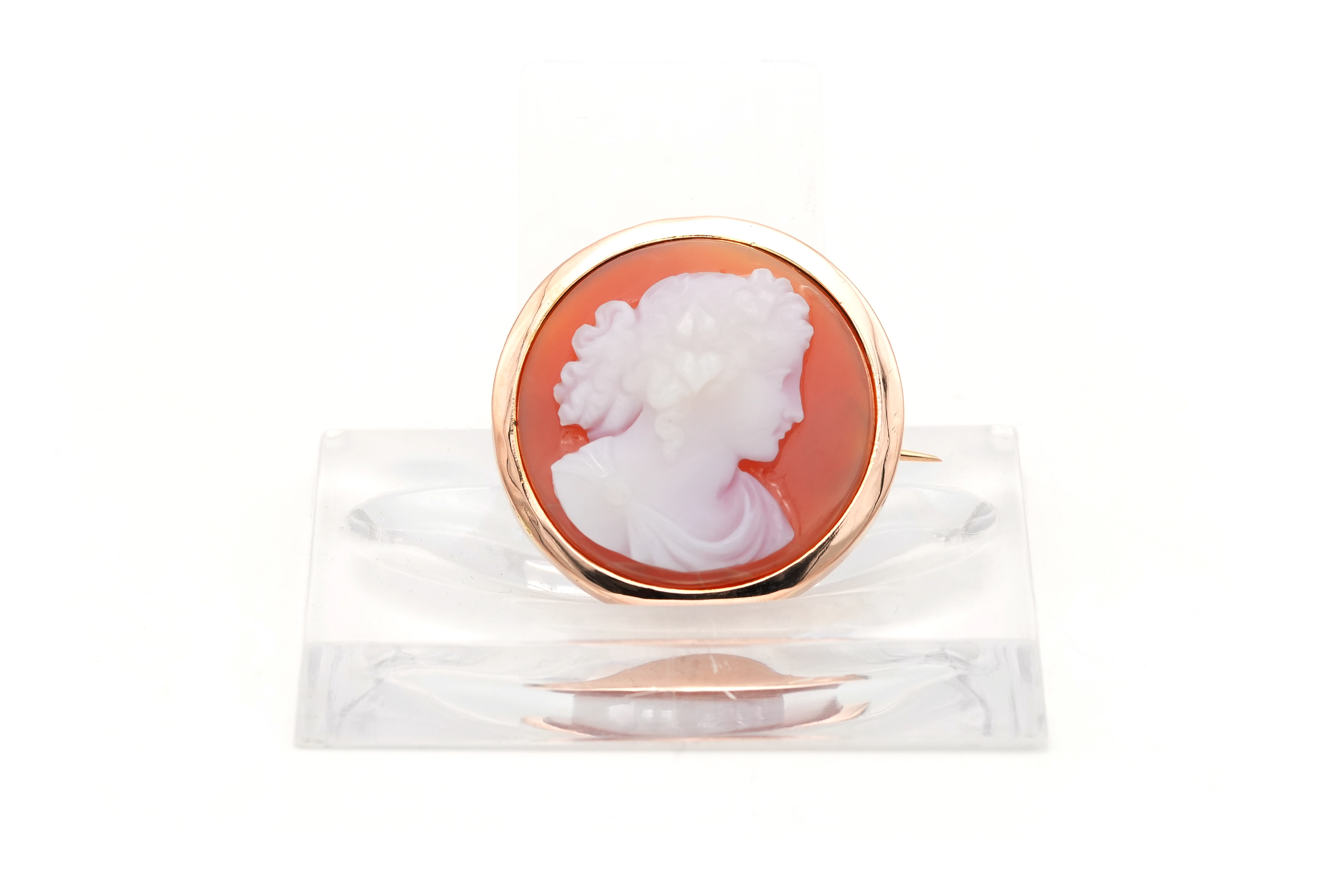 Broche Napoléon III en or jaune 18 carats sertie d'un camée en agate - 1