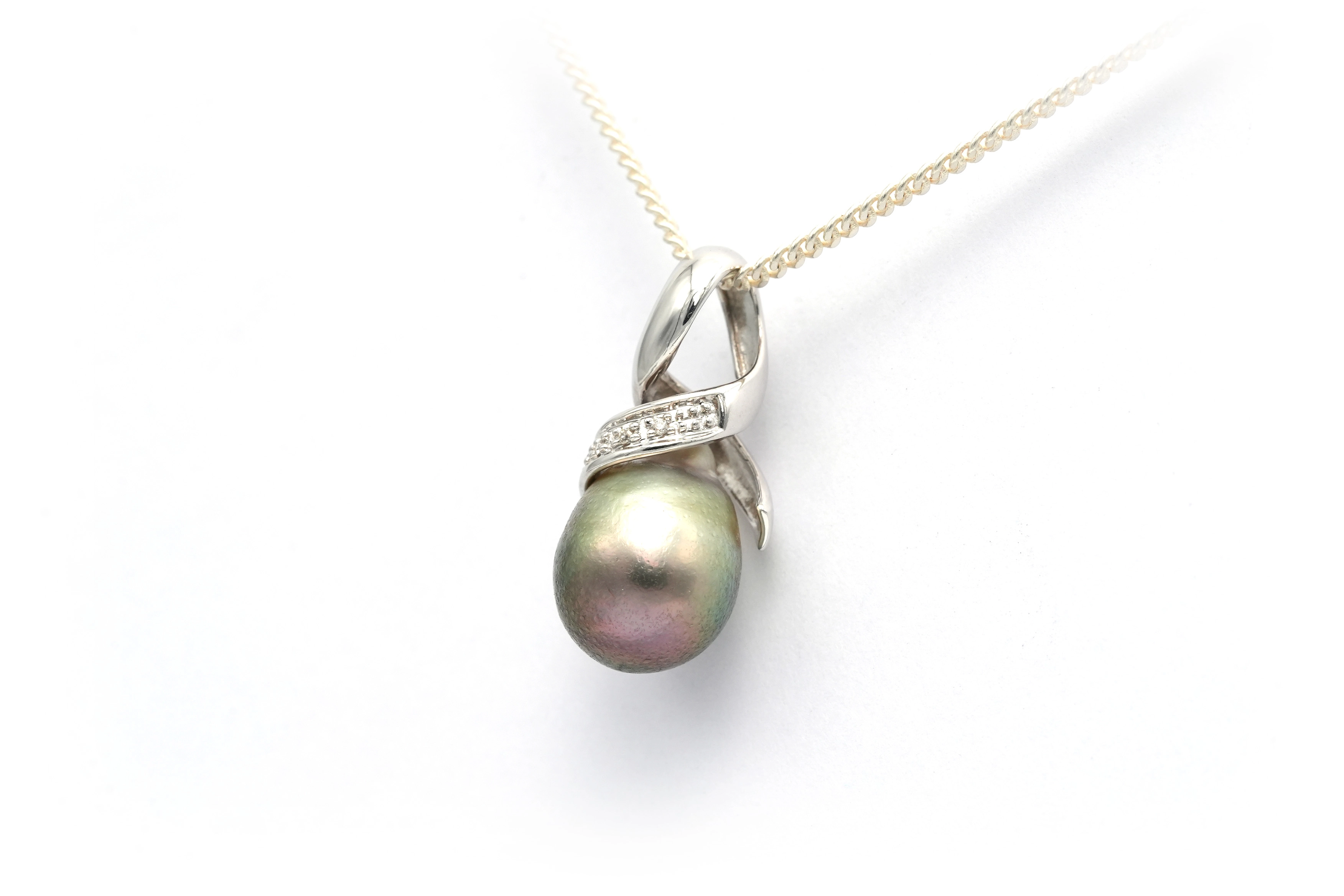 Pendentif contemporain en or blanc 18 carats serti d'une perle de Tahiti et de diamants "taille" brillant (+-0.015ct) - 2