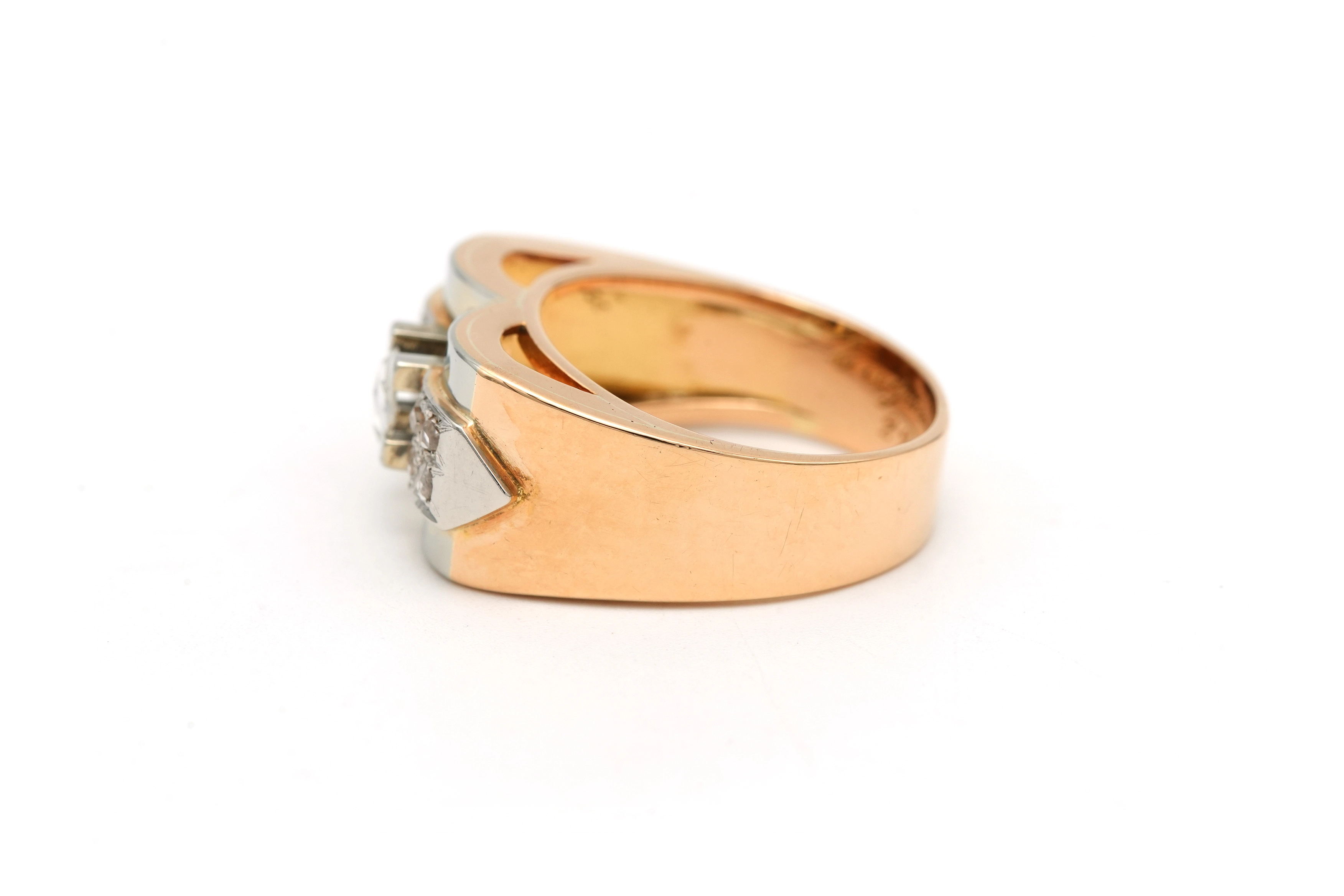 Bague Art Déco en or blanc et jaune 18 carats sertie de diamants "taille" rose - 3
