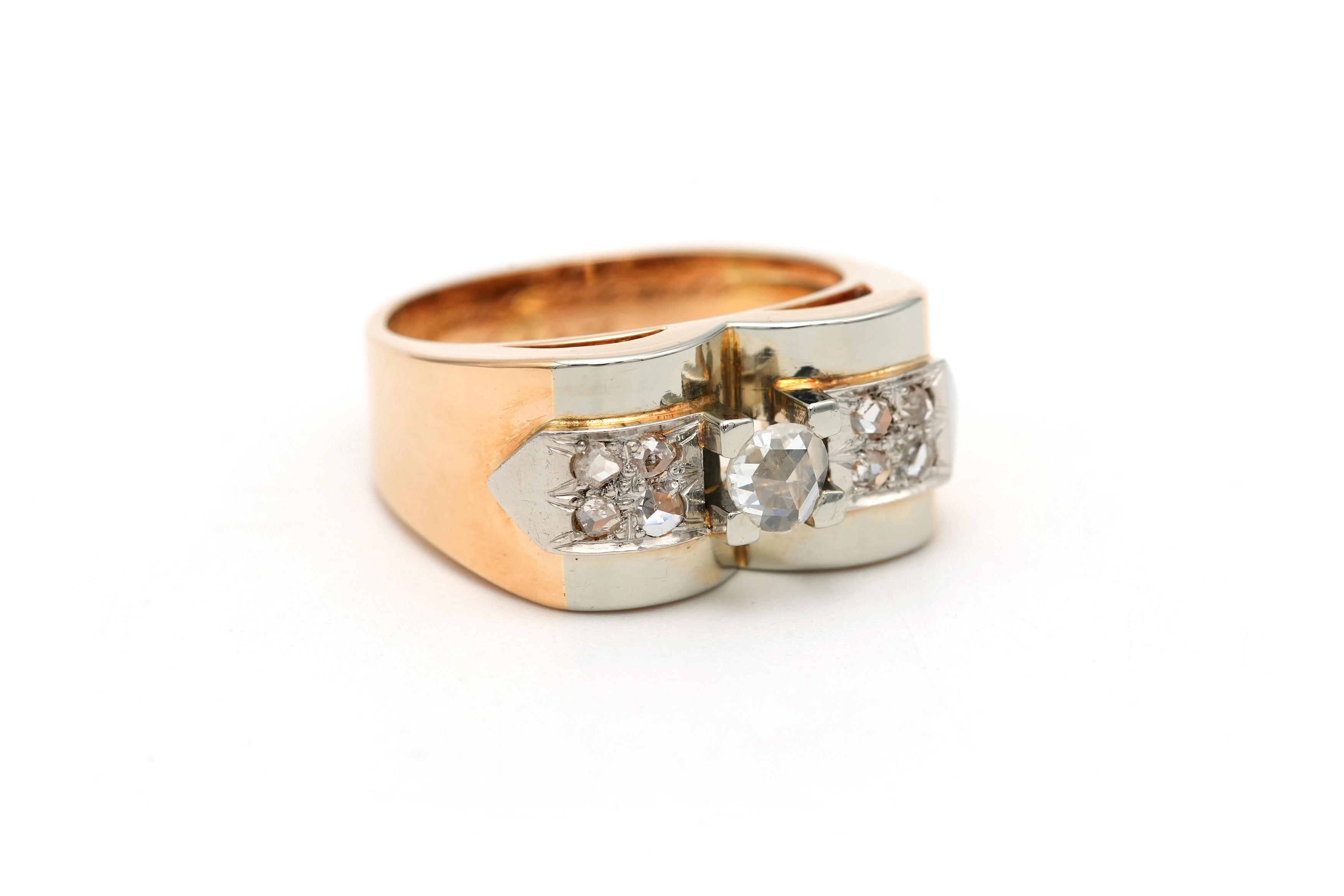 Bague Art Déco en or blanc et jaune 18 carats sertie de diamants "taille" rose - 6