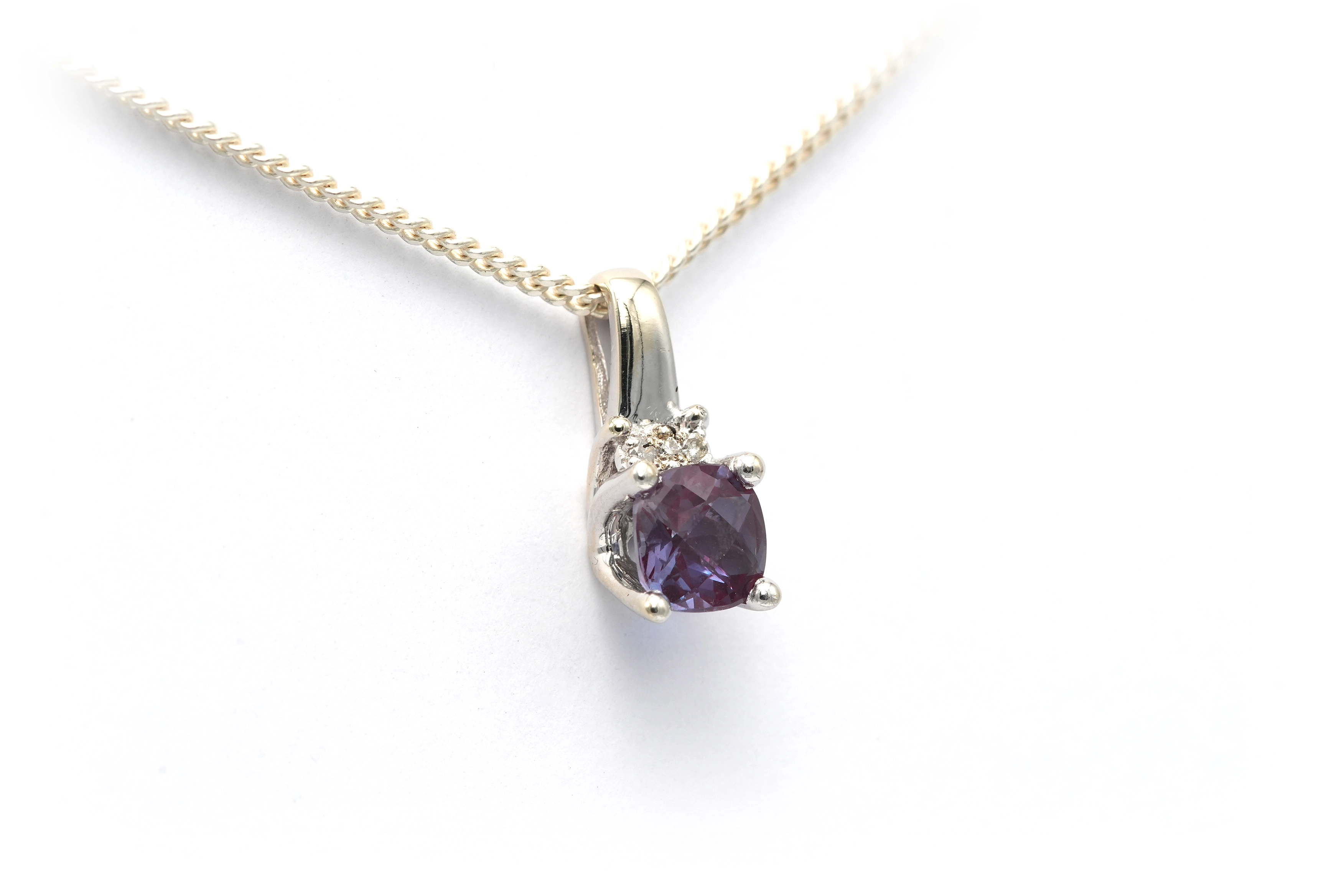 Pendentif contemporain en or blanc 14 carats serti d'une topaze mystique et de diamants "taille" brillant (+-0,02ct) - 3