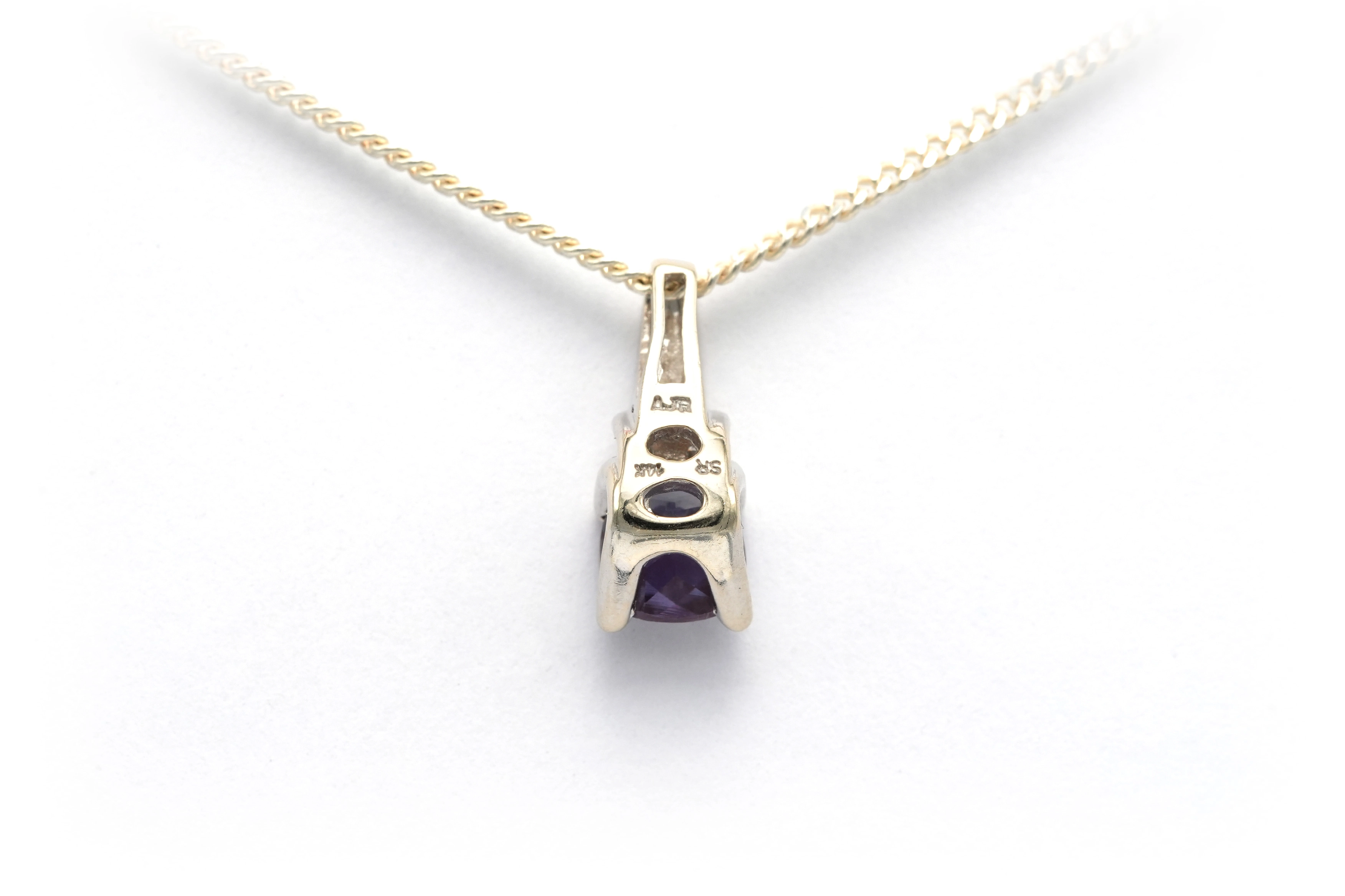 Pendentif contemporain en or blanc 14 carats serti d'une topaze mystique et de diamants "taille" brillant (+-0,02ct) - 4