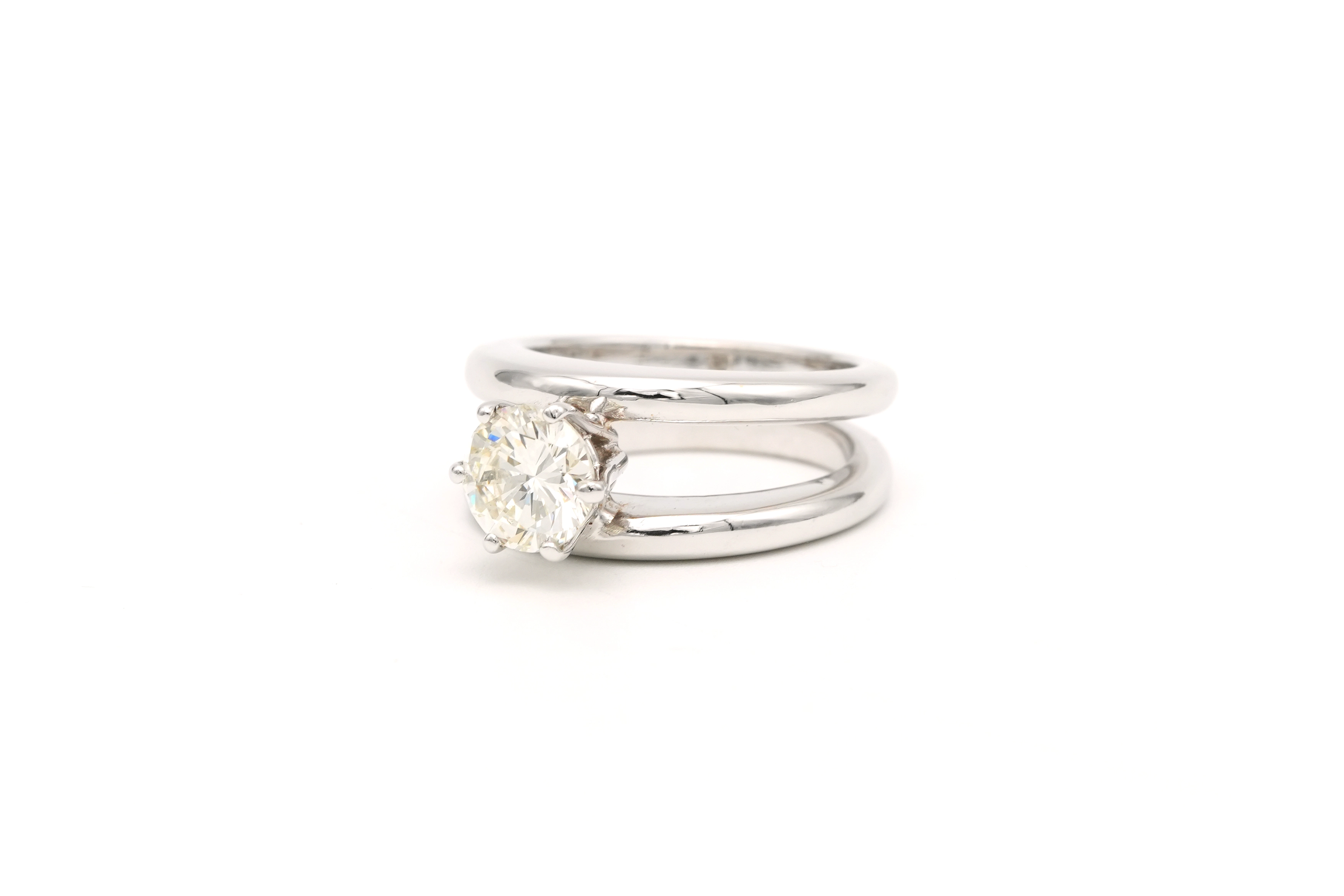 Bague contemporaine en or blanc 18 carats sertie d'un diamant "taille" brillant (+-1.15ct) - 2