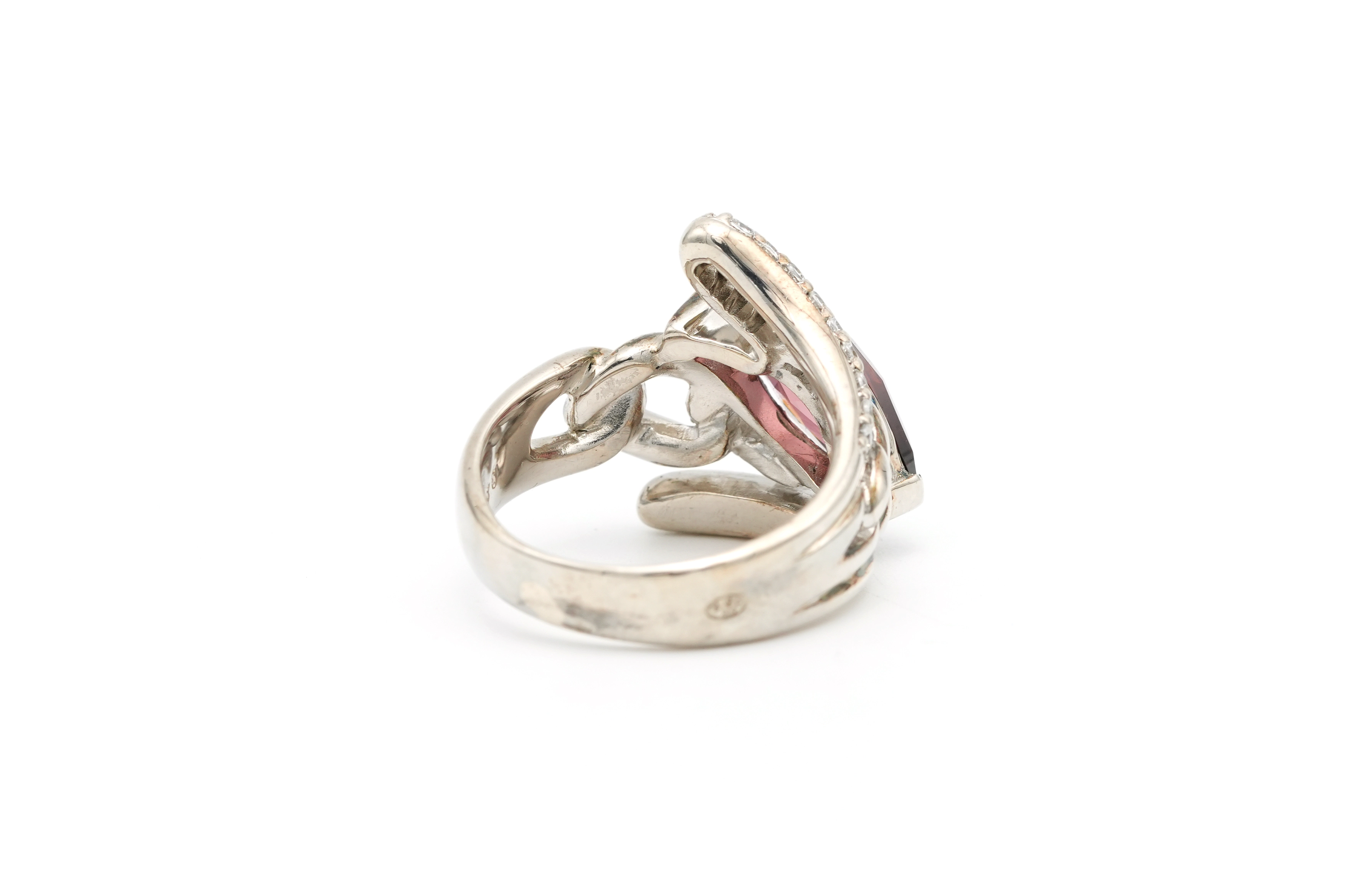 Bague contemporaine en argent 925 sertie de zirconiums