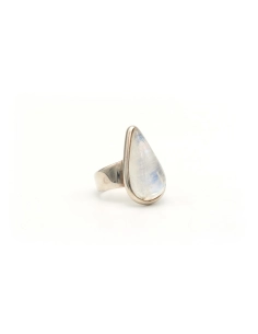 Bague contemporaine en argent 925 sertie d'une labradorite