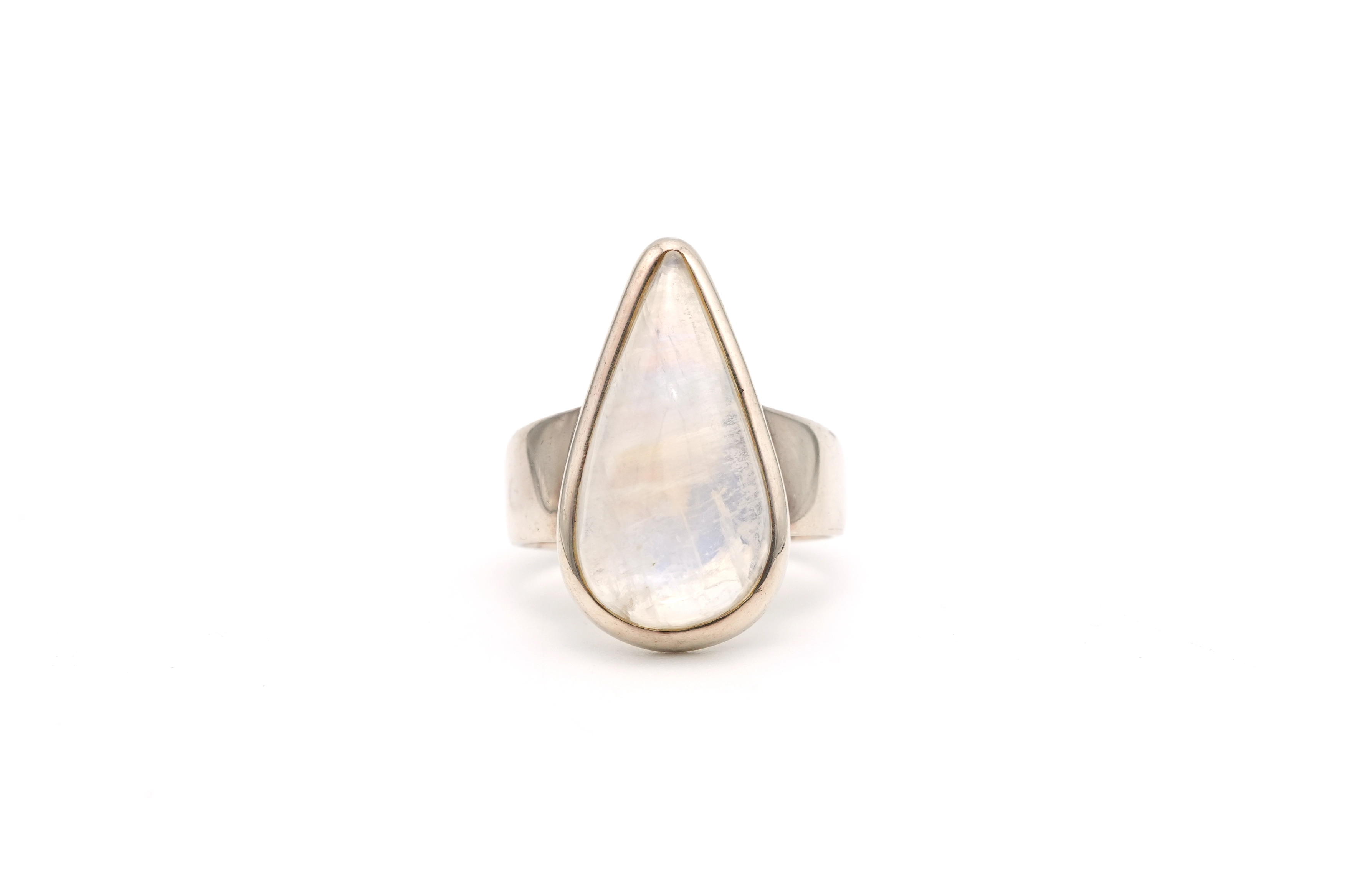 Bague contemporaine en argent 925 sertie d'une labradorite
