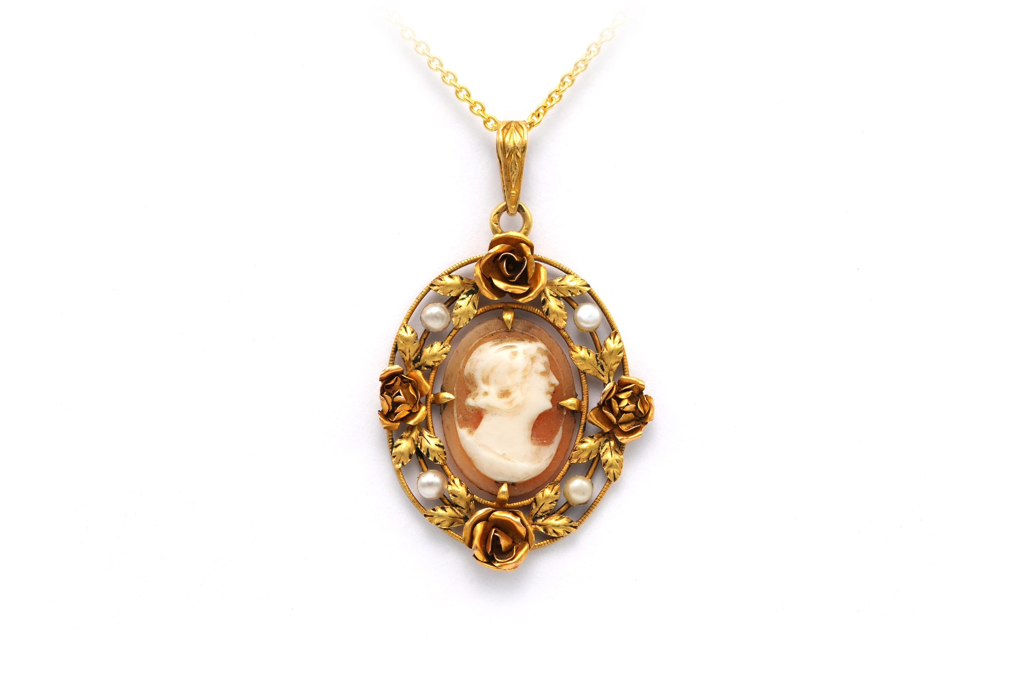 Pendentif Art Nouveau en or jaune 18 carats serti de perles et d'un camée - 1