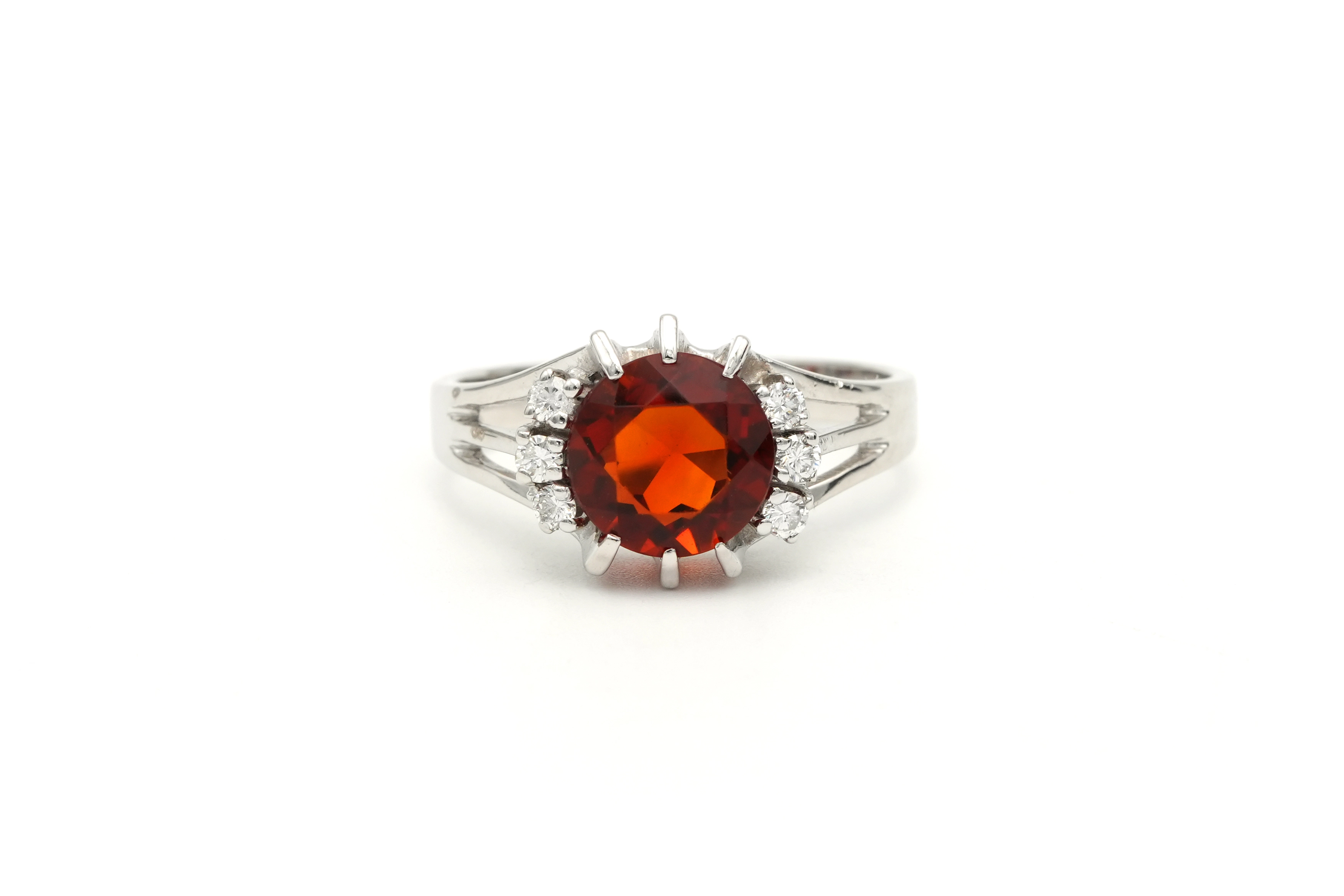 Bague 1970 en or blanc 18 carats sertie d'une citrine et de diamants "taille" brillant (+- 0.12ct) - 1