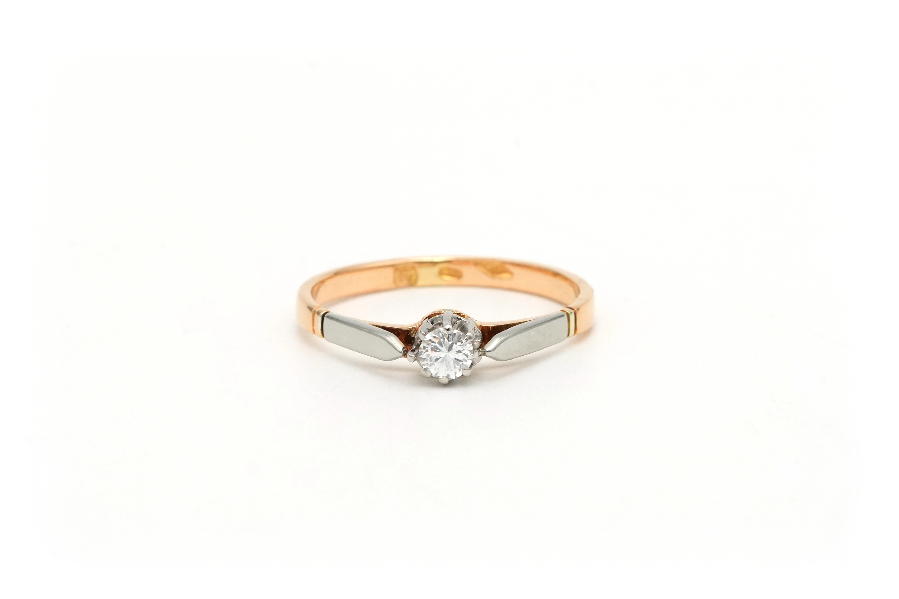 Bague Art Déco en or jaune et blanc 18 carats sertie d'un diamant "taille" brillant (+-0.14ct) - 1