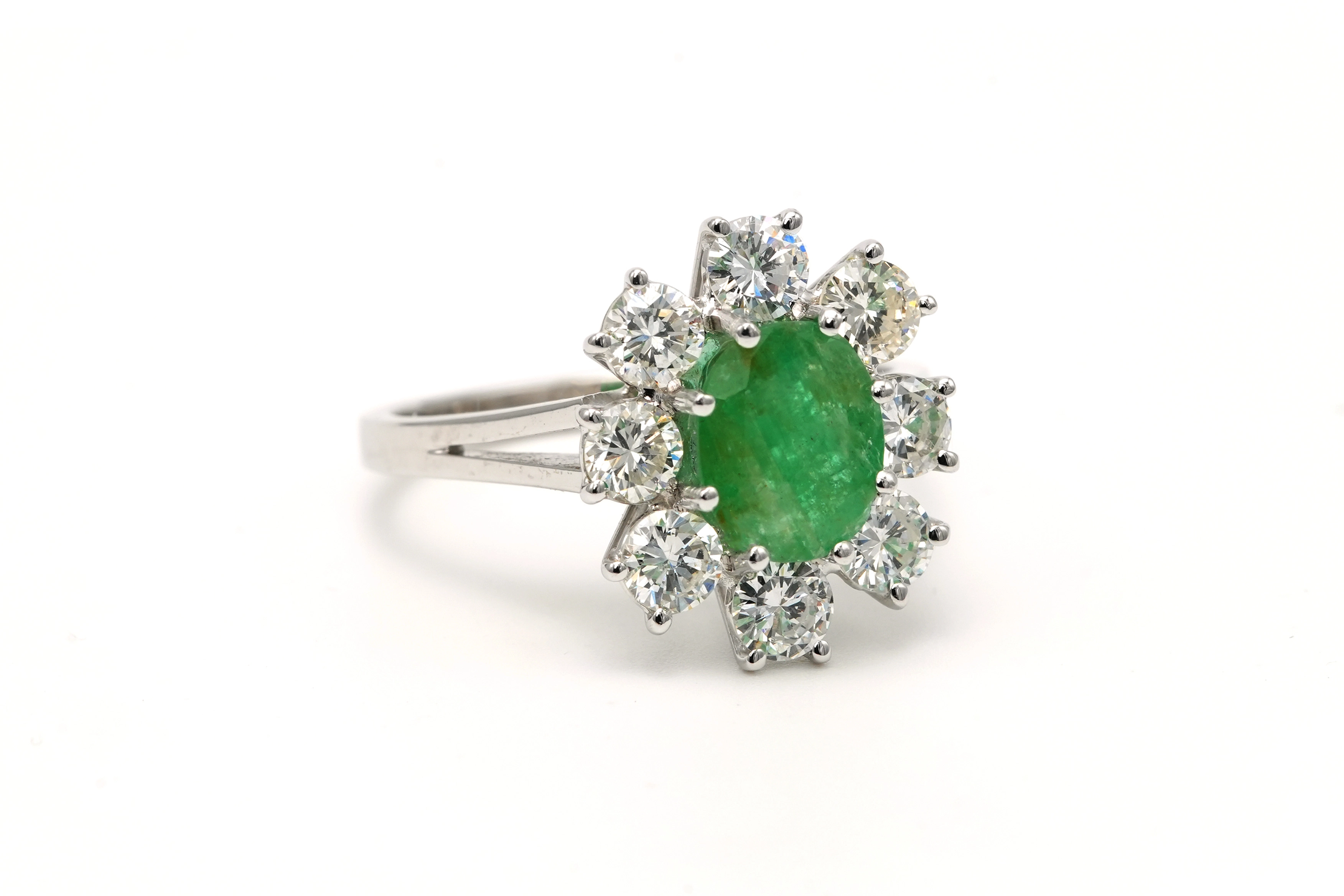 Bague Contemporaine en or blanc 18 carats sertie d'une émeraude et de diamants (+/- 1.40 ct) - 6