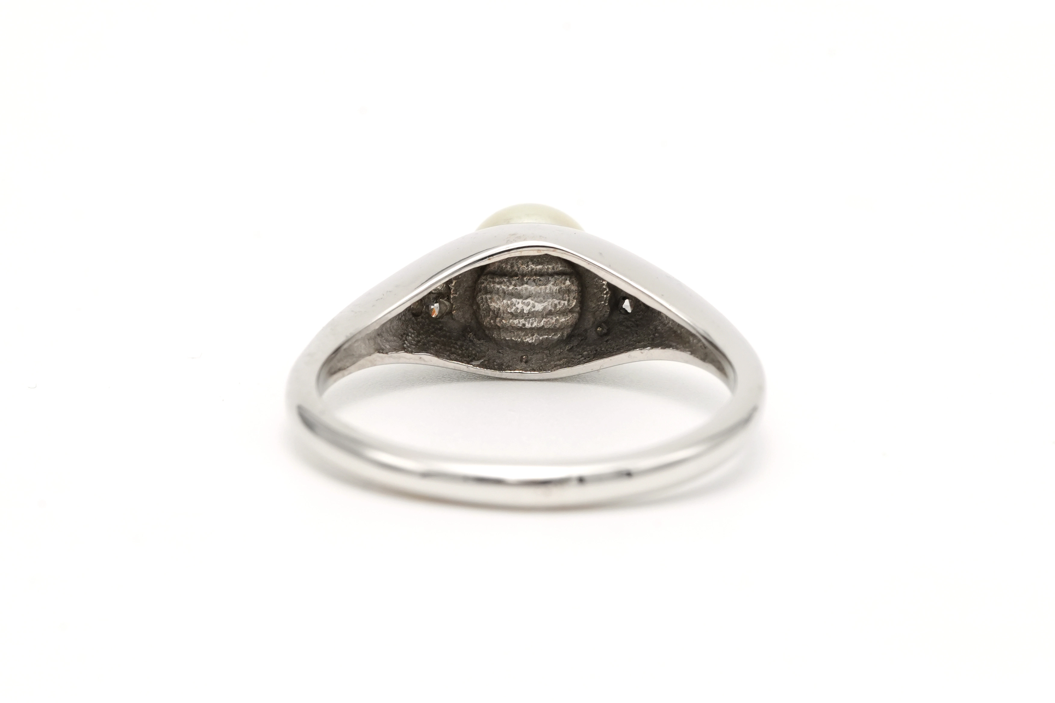 Bague Art Déco en or blanc 18 carats sertie d'une perle et de diamants - 4