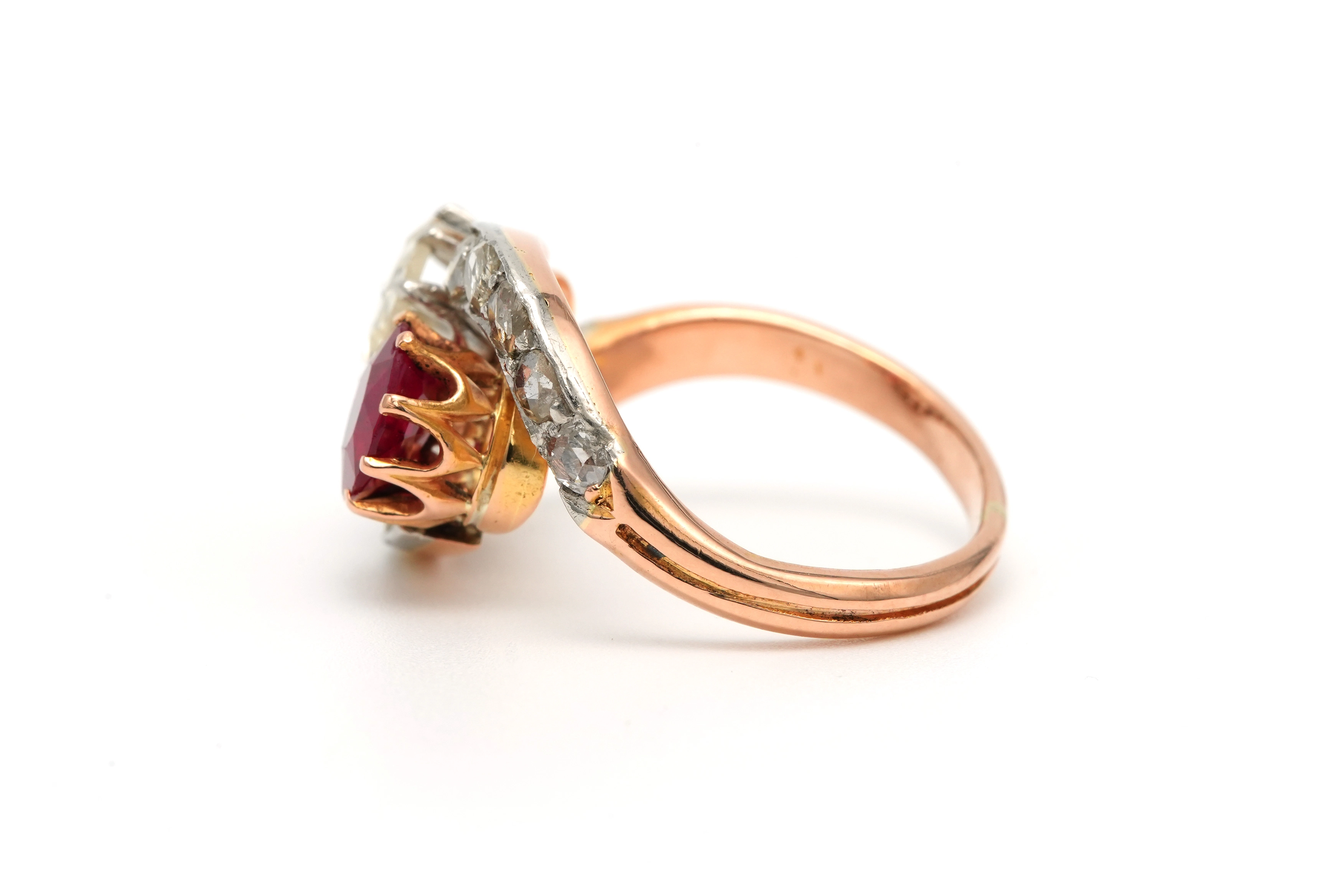 Bague Art Nouveau en or jaune 18 carats sertie d'un rubis de synthèse et de diamants "taille" rose - 3