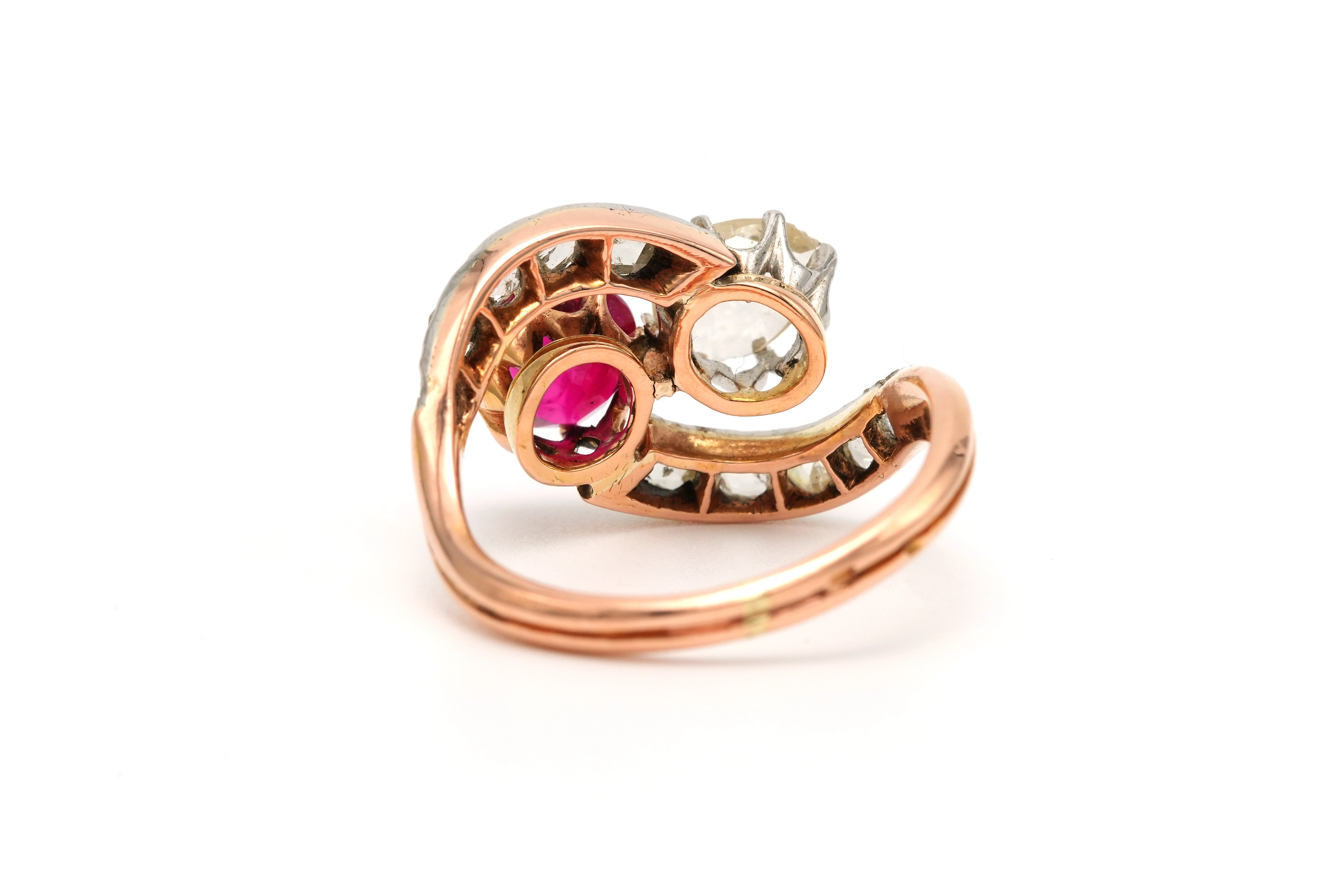 Bague Art Nouveau en or jaune 18 carats sertie d'un rubis de synthèse et de diamants "taille" rose - 4