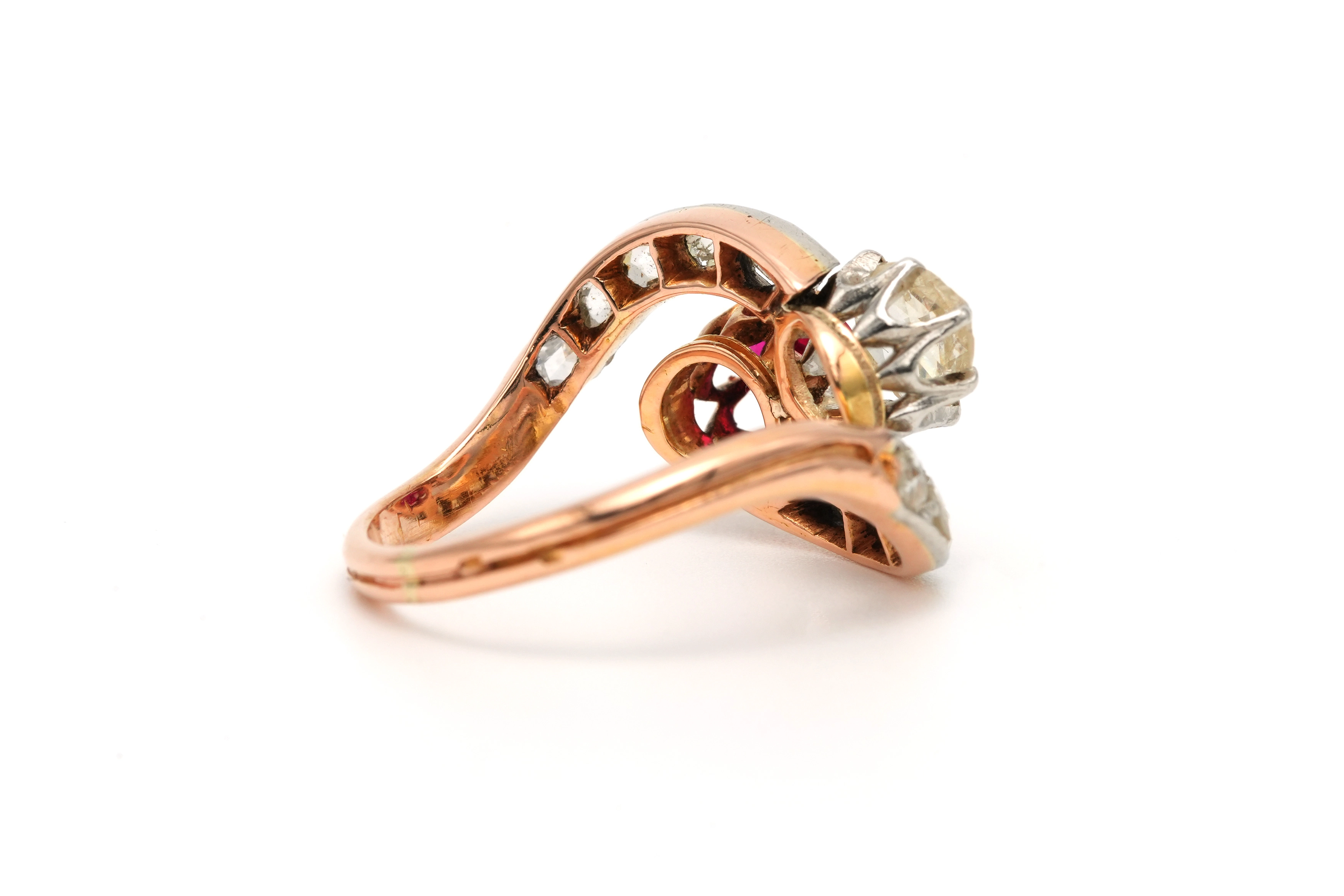 Bague Art Nouveau en or jaune 18 carats sertie d'un rubis de synthèse et de diamants "taille" rose - 5