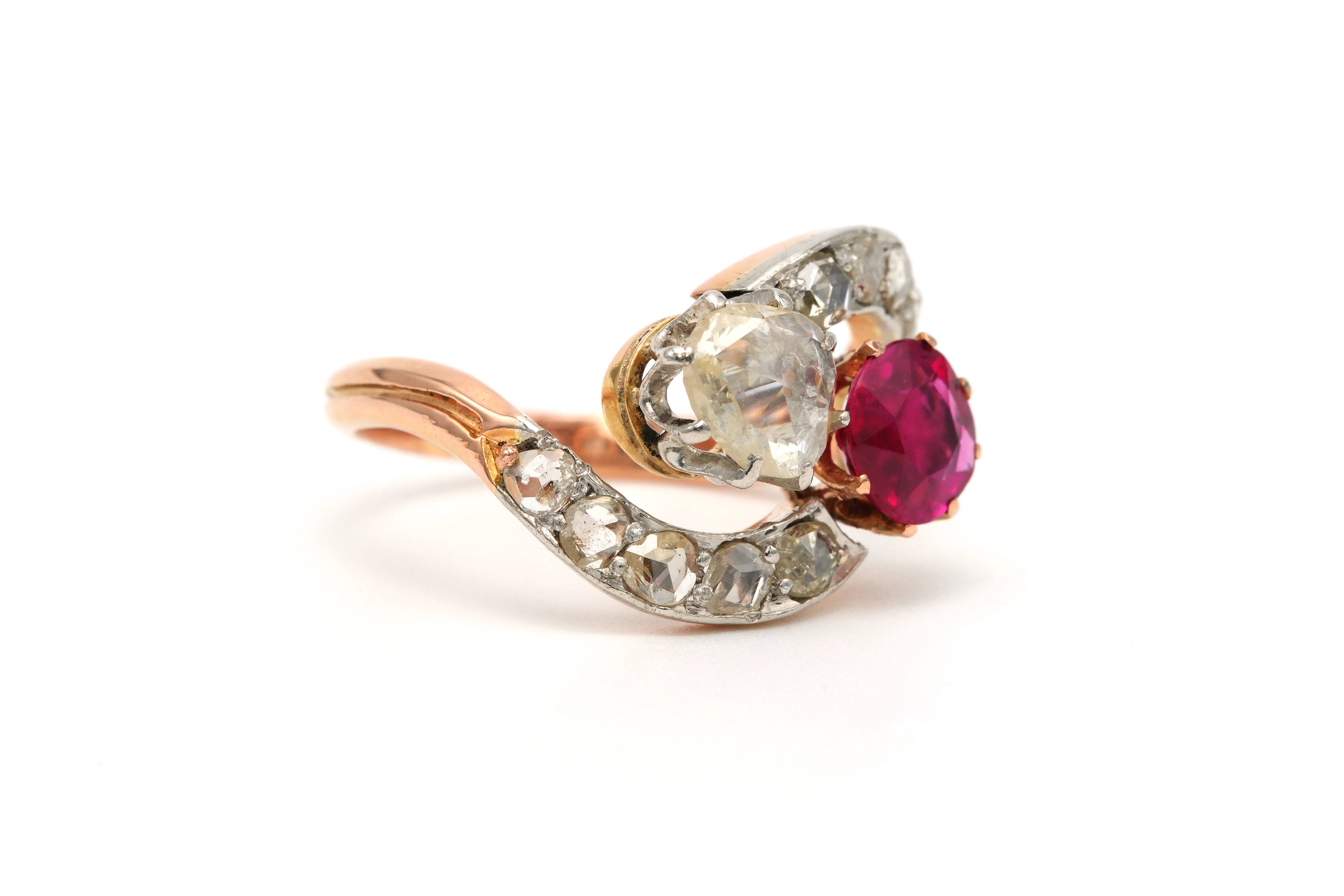 Bague Art Nouveau en or jaune 18 carats sertie d'un rubis de synthèse et de diamants "taille" rose - 6