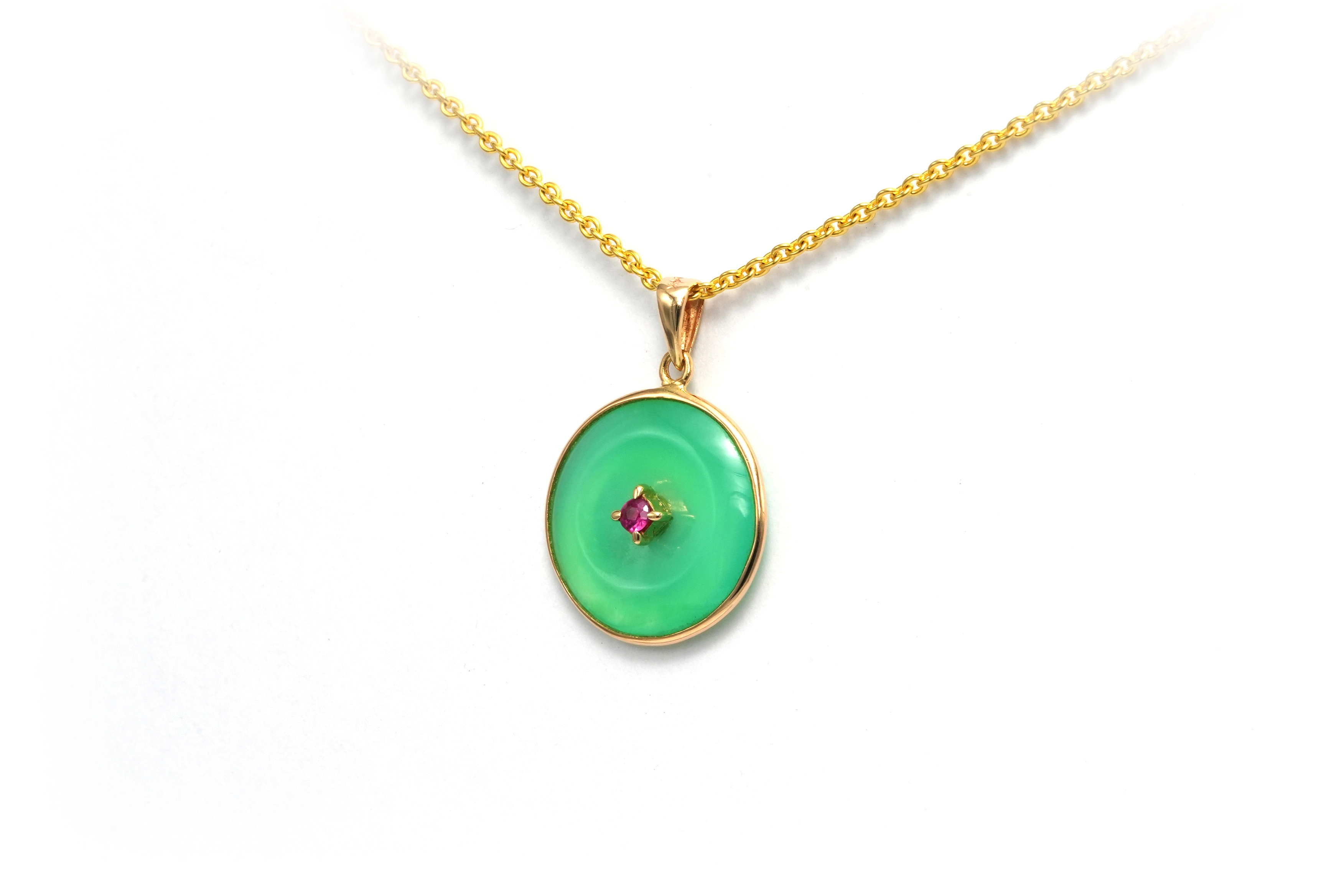 Pendentif Contemporain en or jaune 14 carats serti de jade et d'un rubis - 2
