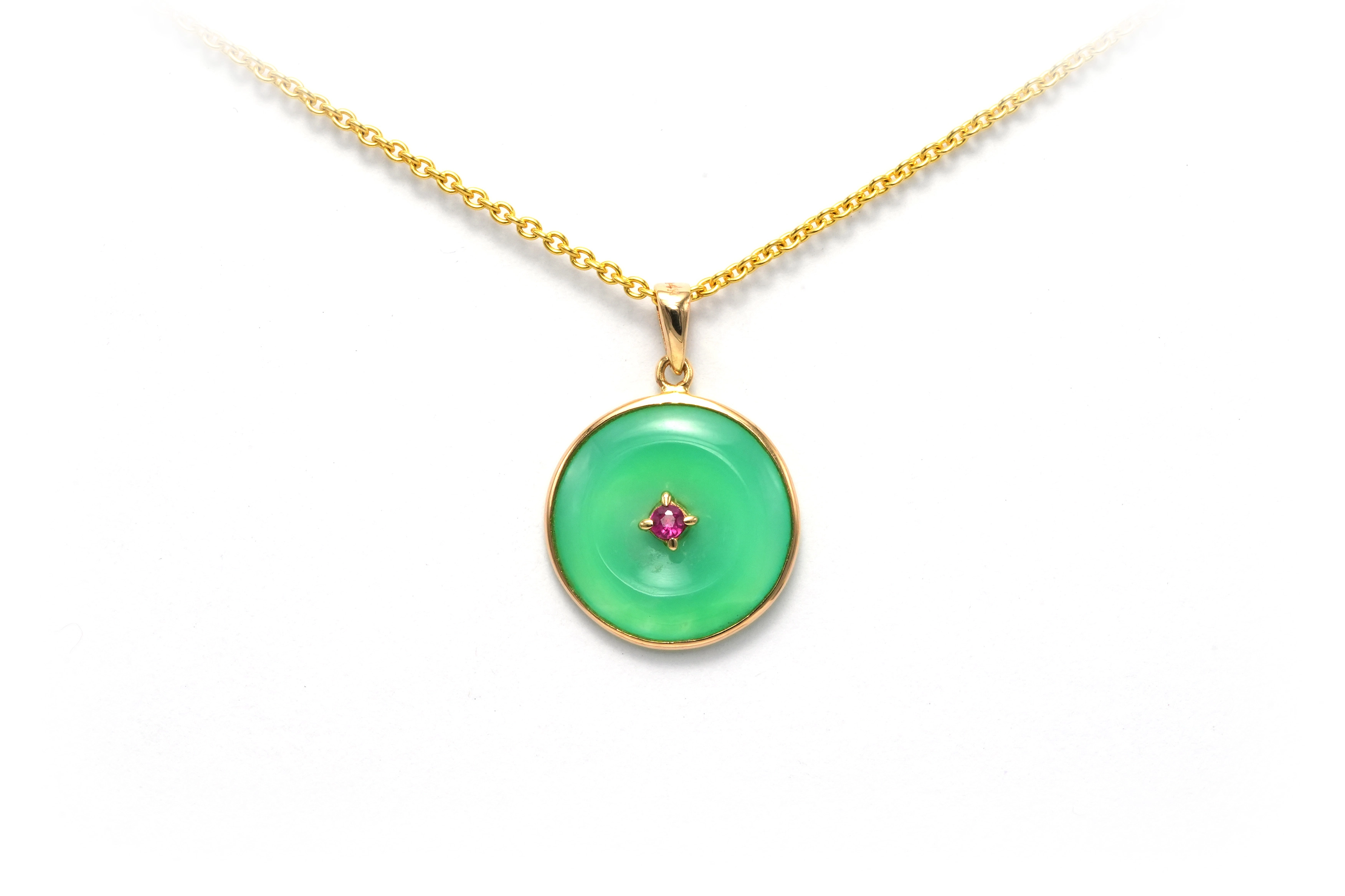 Pendentif Contemporain en or jaune 14 carats serti de jade et d'un rubis - 1