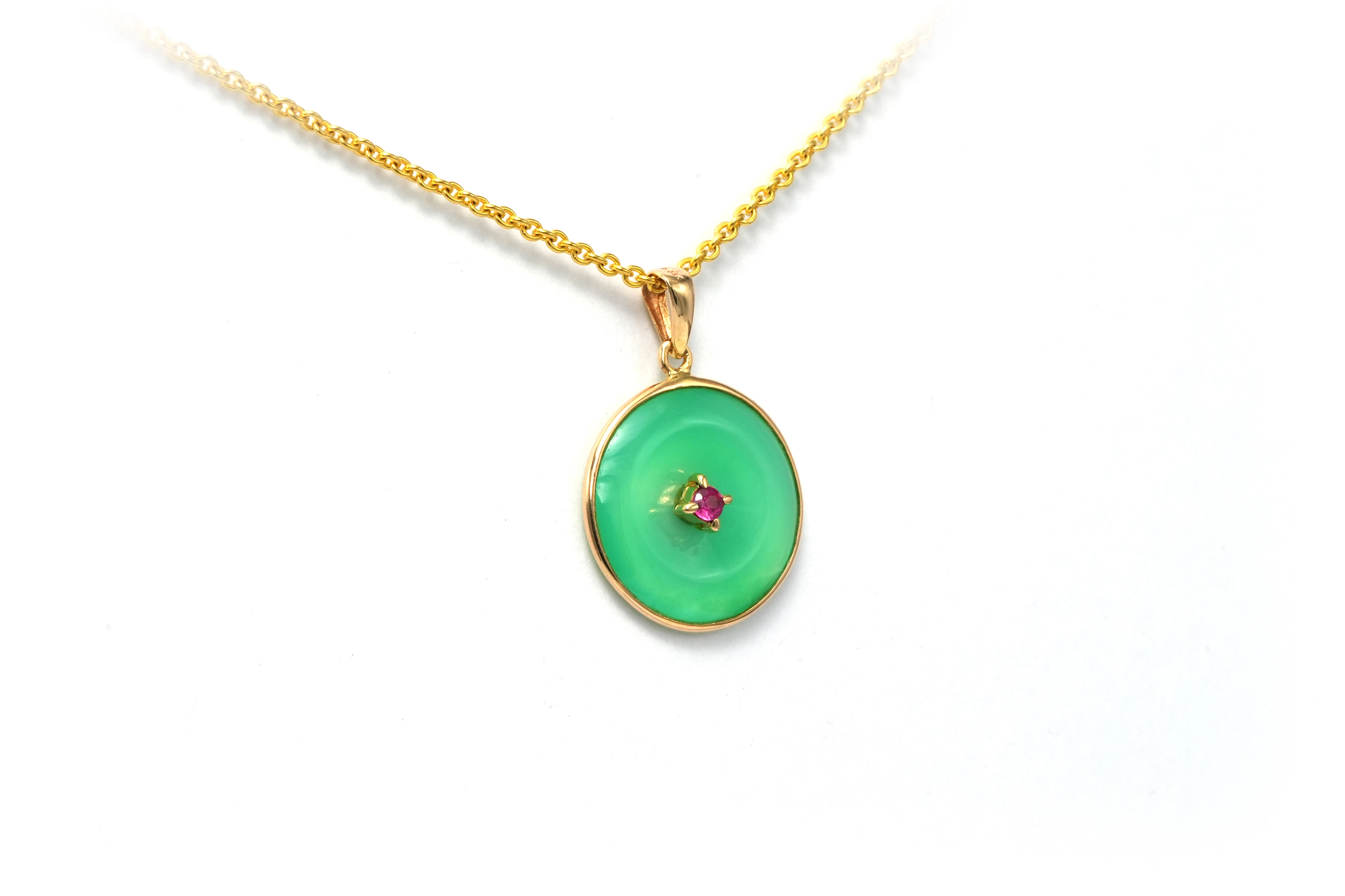 Pendentif Contemporain en or jaune 14 carats serti de jade et d'un rubis - 3