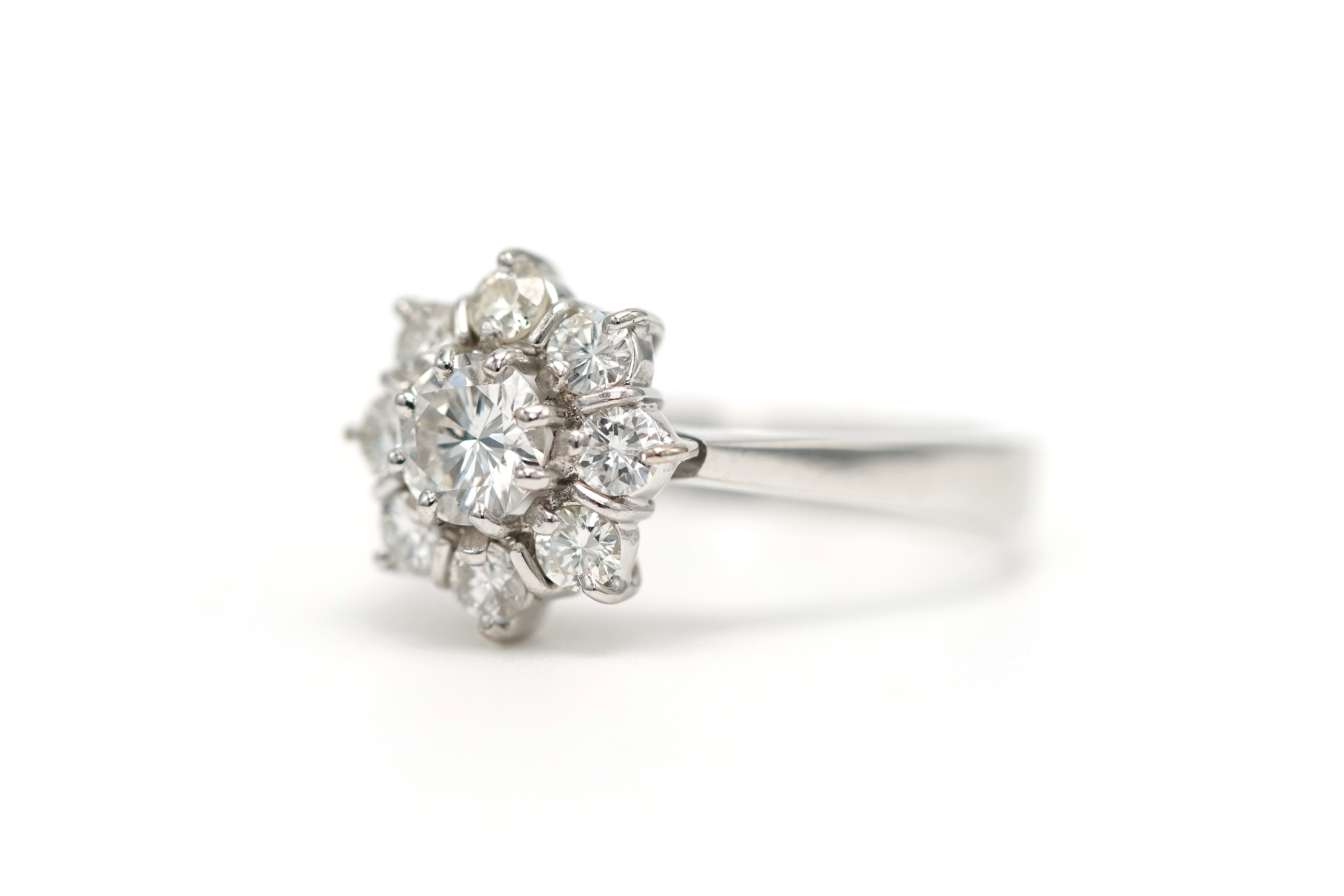 Bague contemporaine en or blanc 18 carats sertie de diamants "taille" brillant (+-0.88ct) - 2