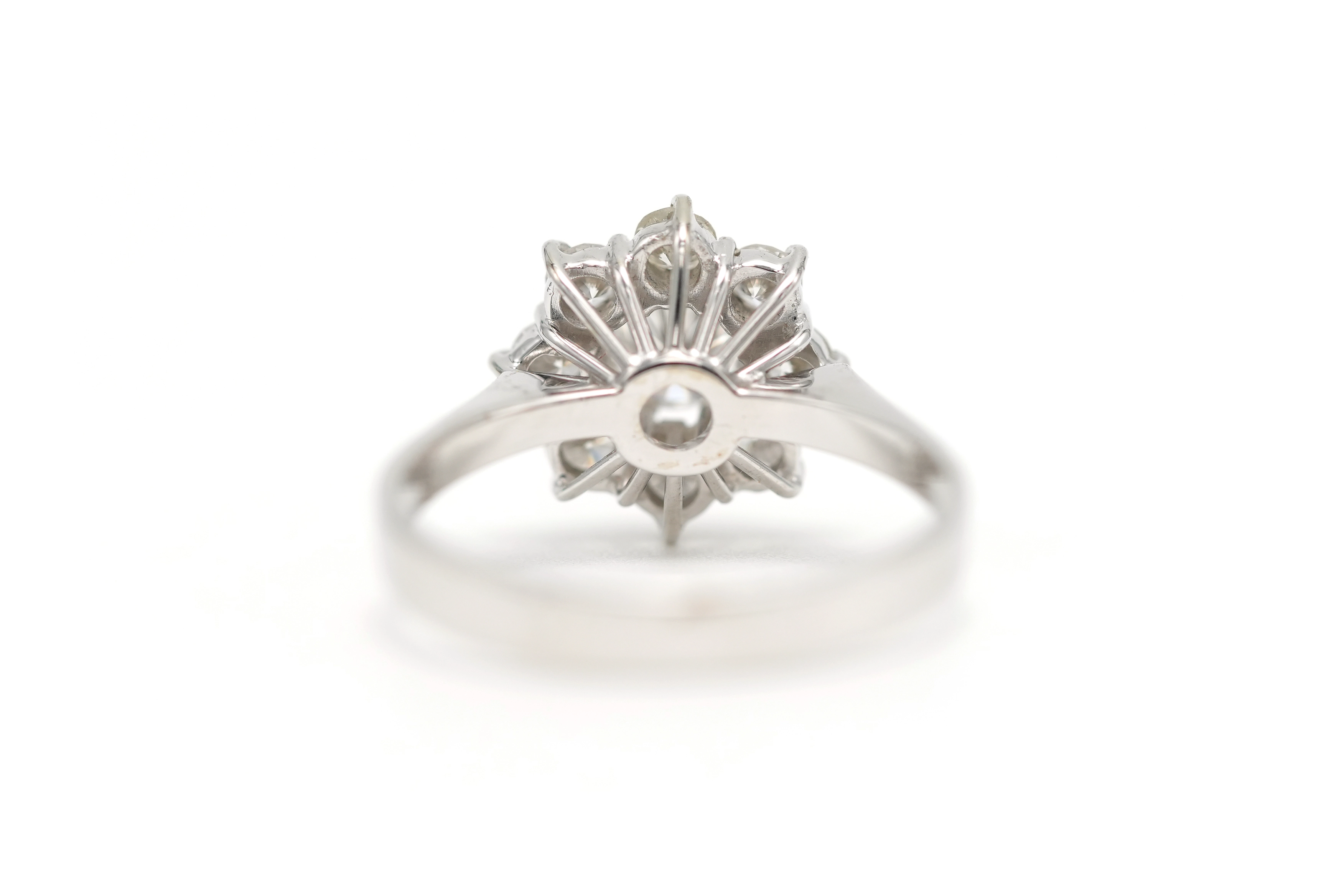 Bague contemporaine en or blanc 18 carats sertie de diamants "taille" brillant (+-0.88ct) - 4