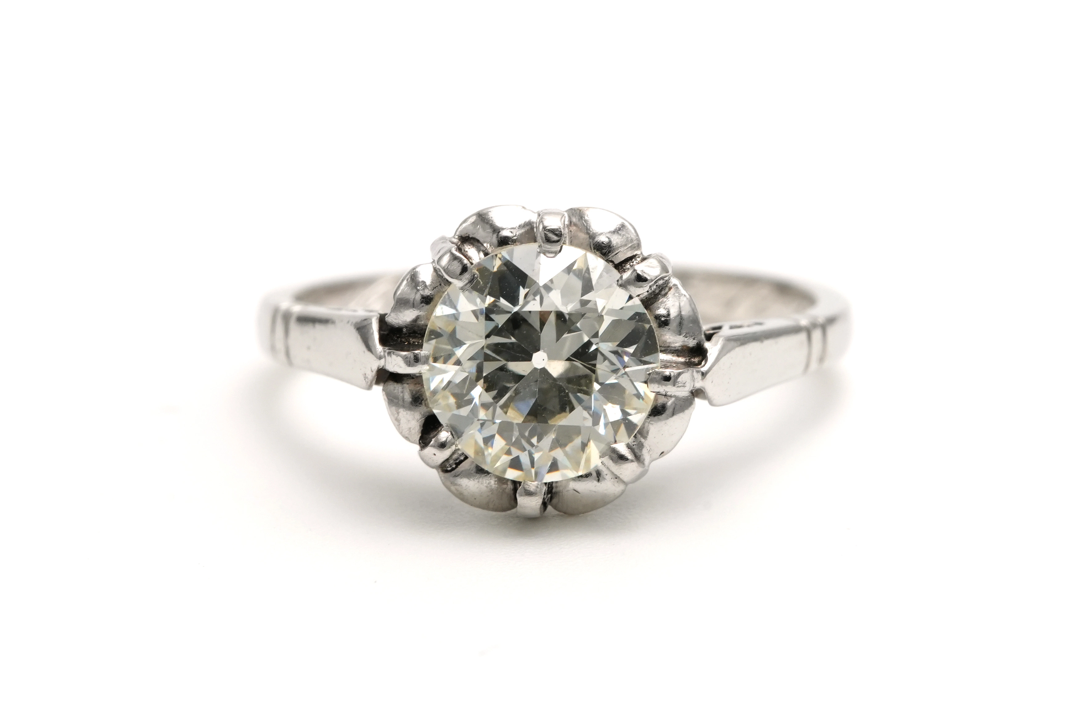 Bague Art Déco en or blanc 18 carats sertie d'un diamant "taille" old cut - 1