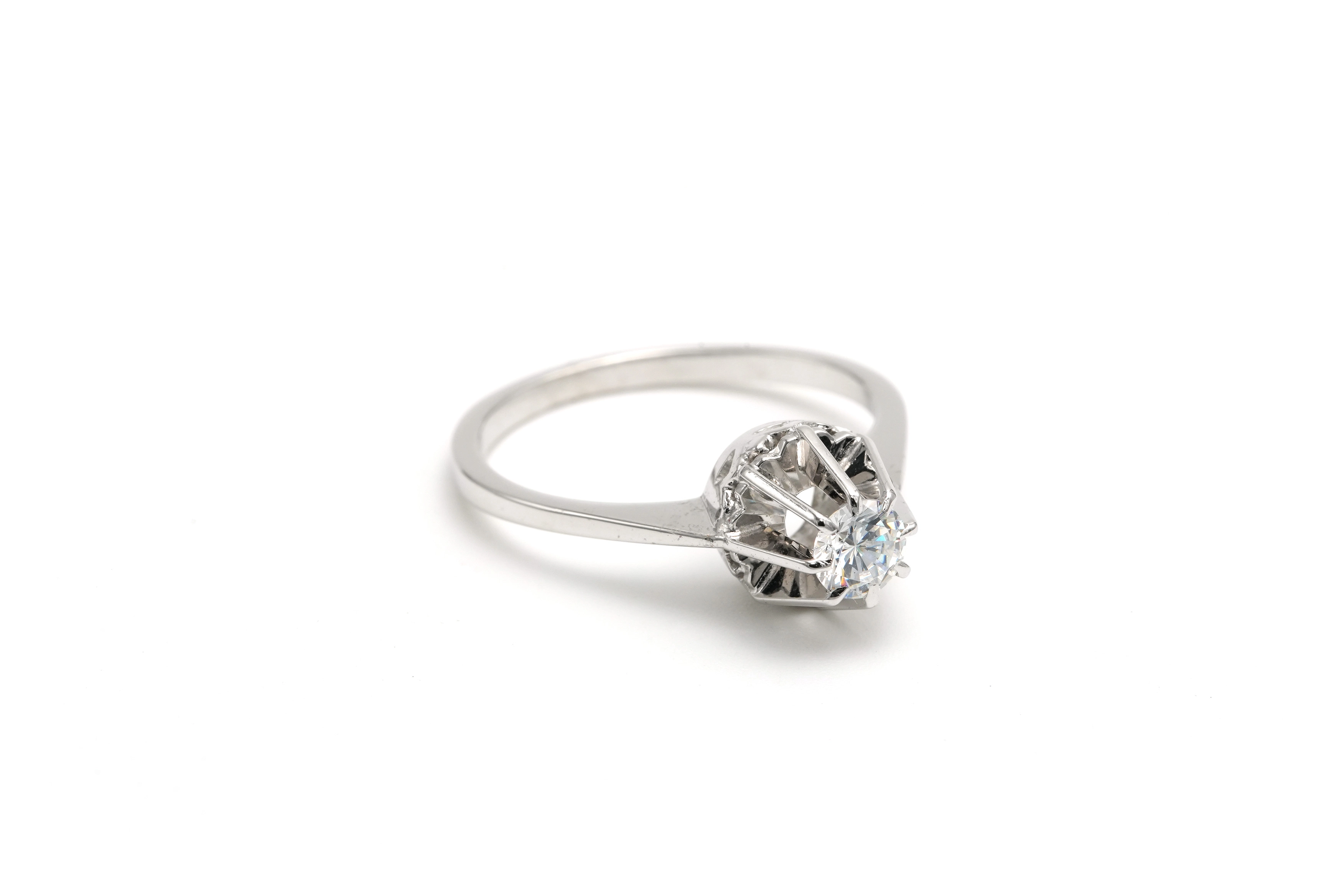 Bague contemporaine en or blanc 18 carats sertie d'un zirconium - - 6