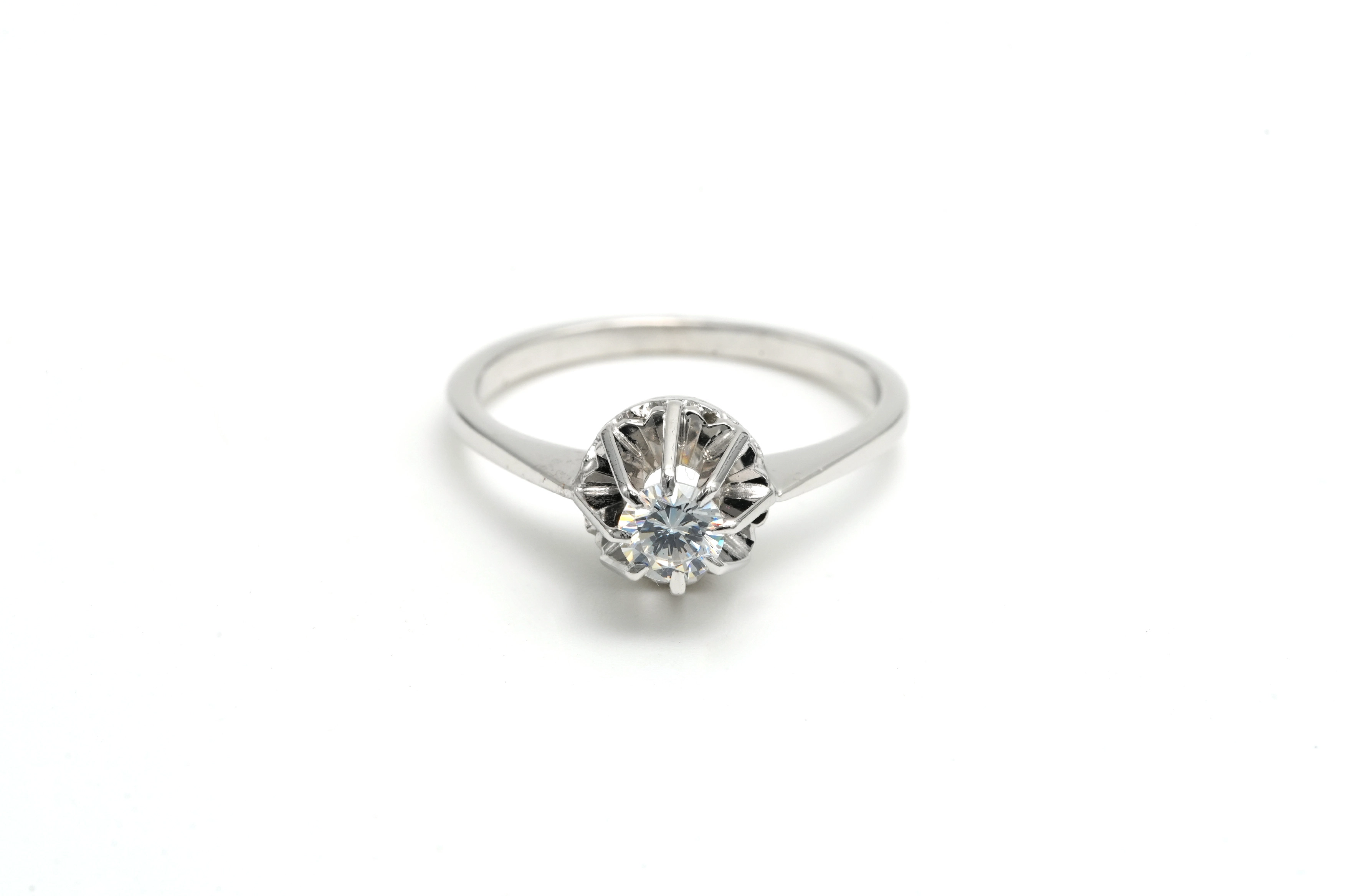 Bague contemporaine en or blanc 18 carats sertie d'un zirconium - - 1