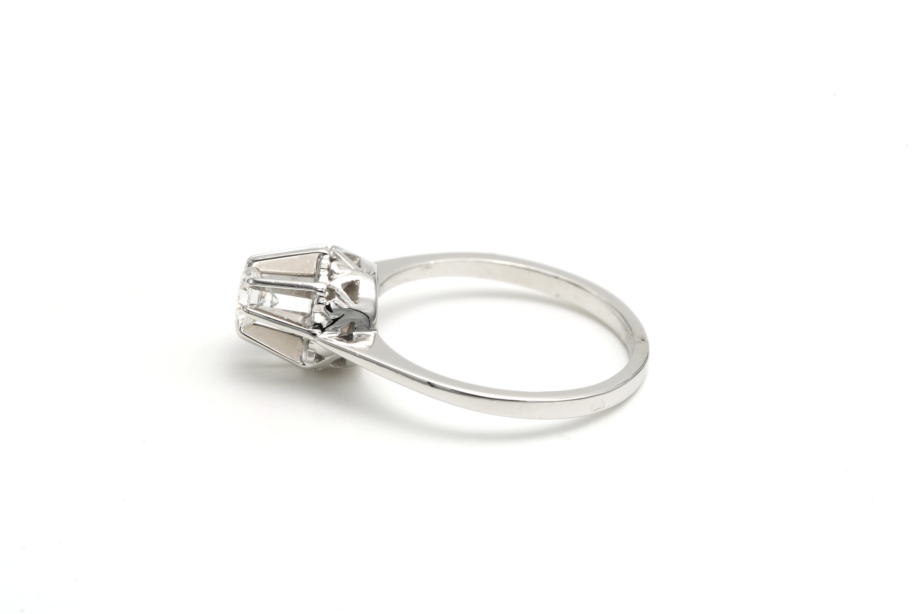 Bague contemporaine en or blanc 18 carats sertie d'un zirconium - - 3