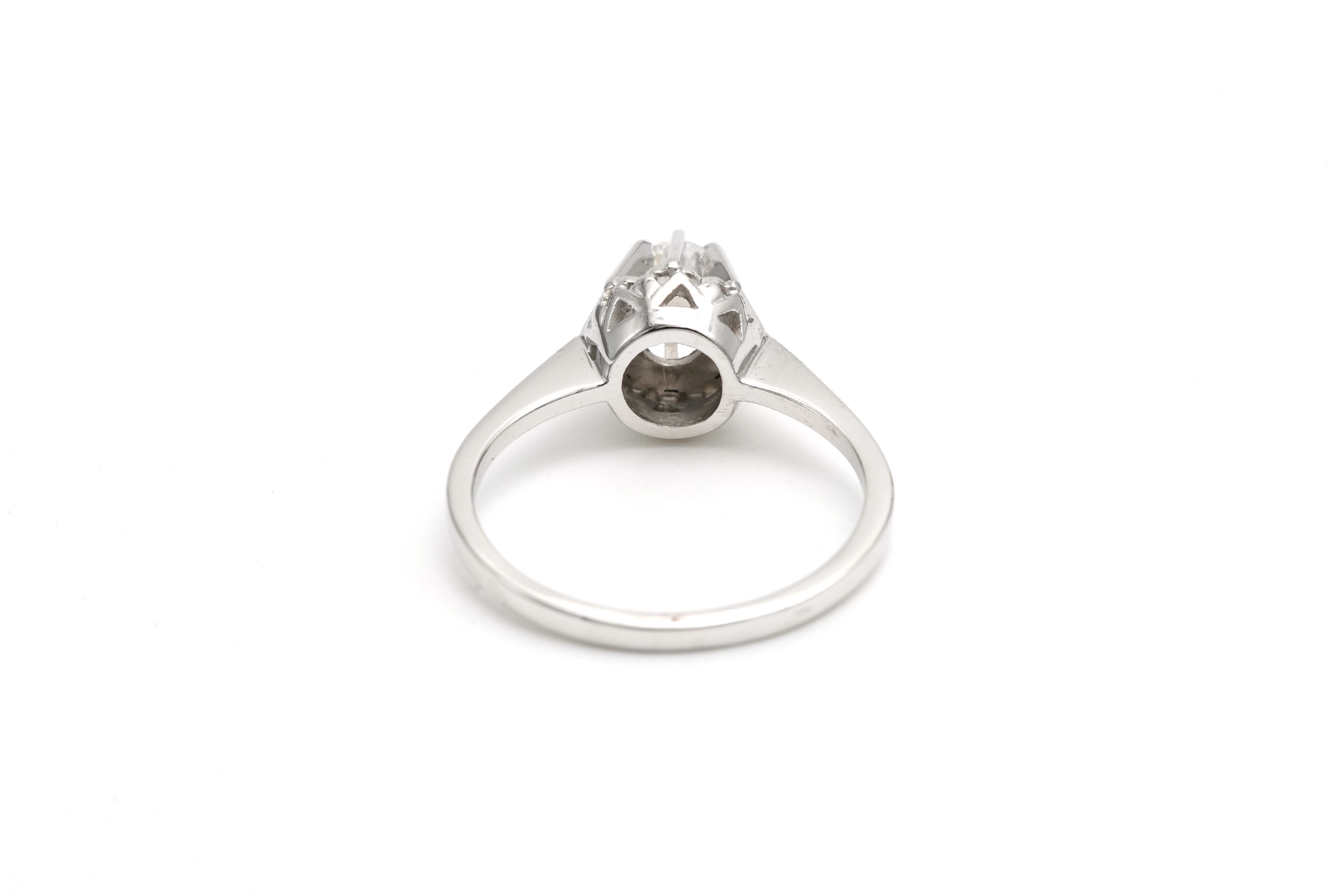 Bague contemporaine en or blanc 18 carats sertie d'un zirconium - 4