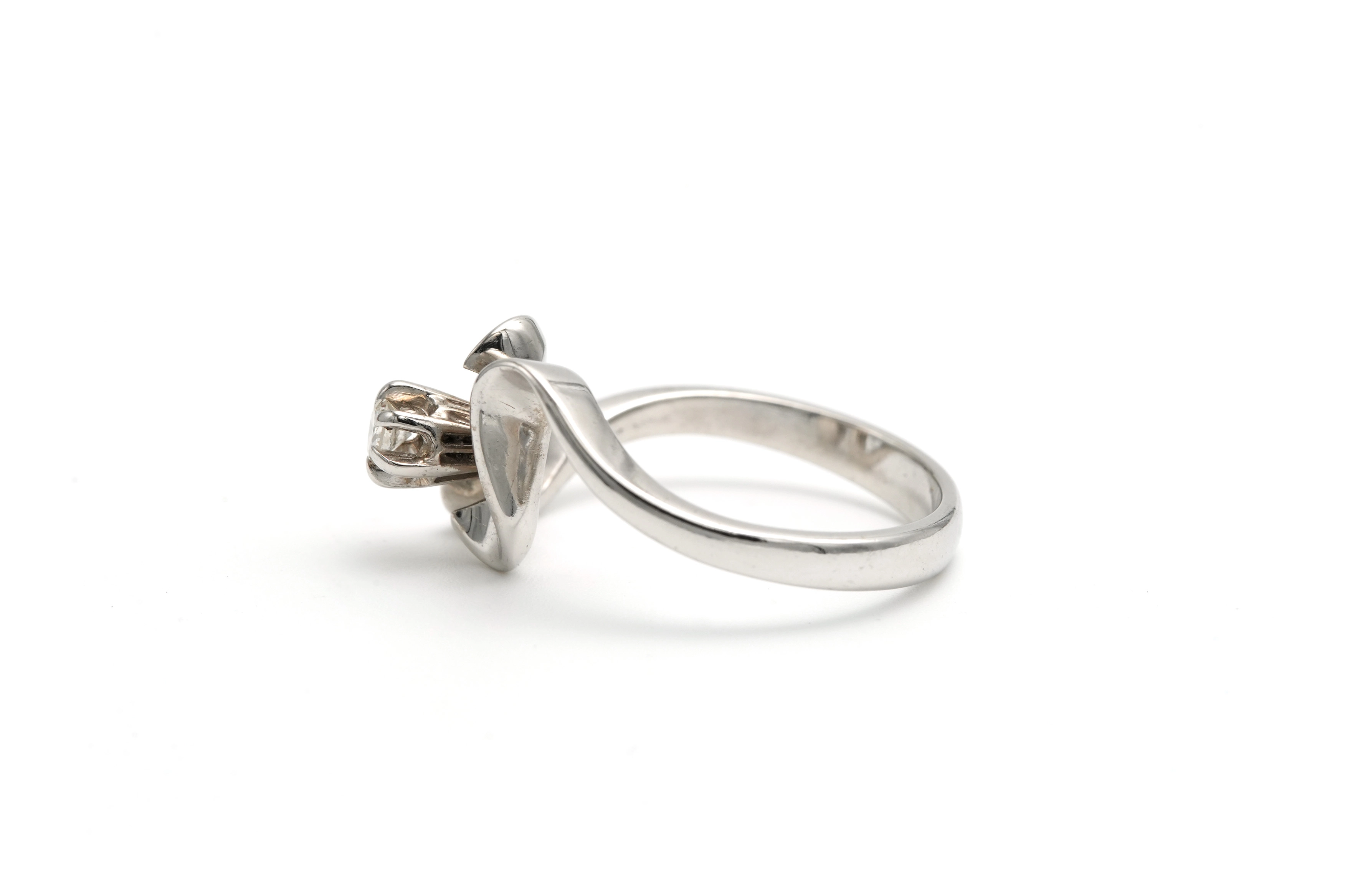 Bague Années 70 en or blanc 18 carats sertie d'un diamant "taille" brillant (+-0.07ct) - 3