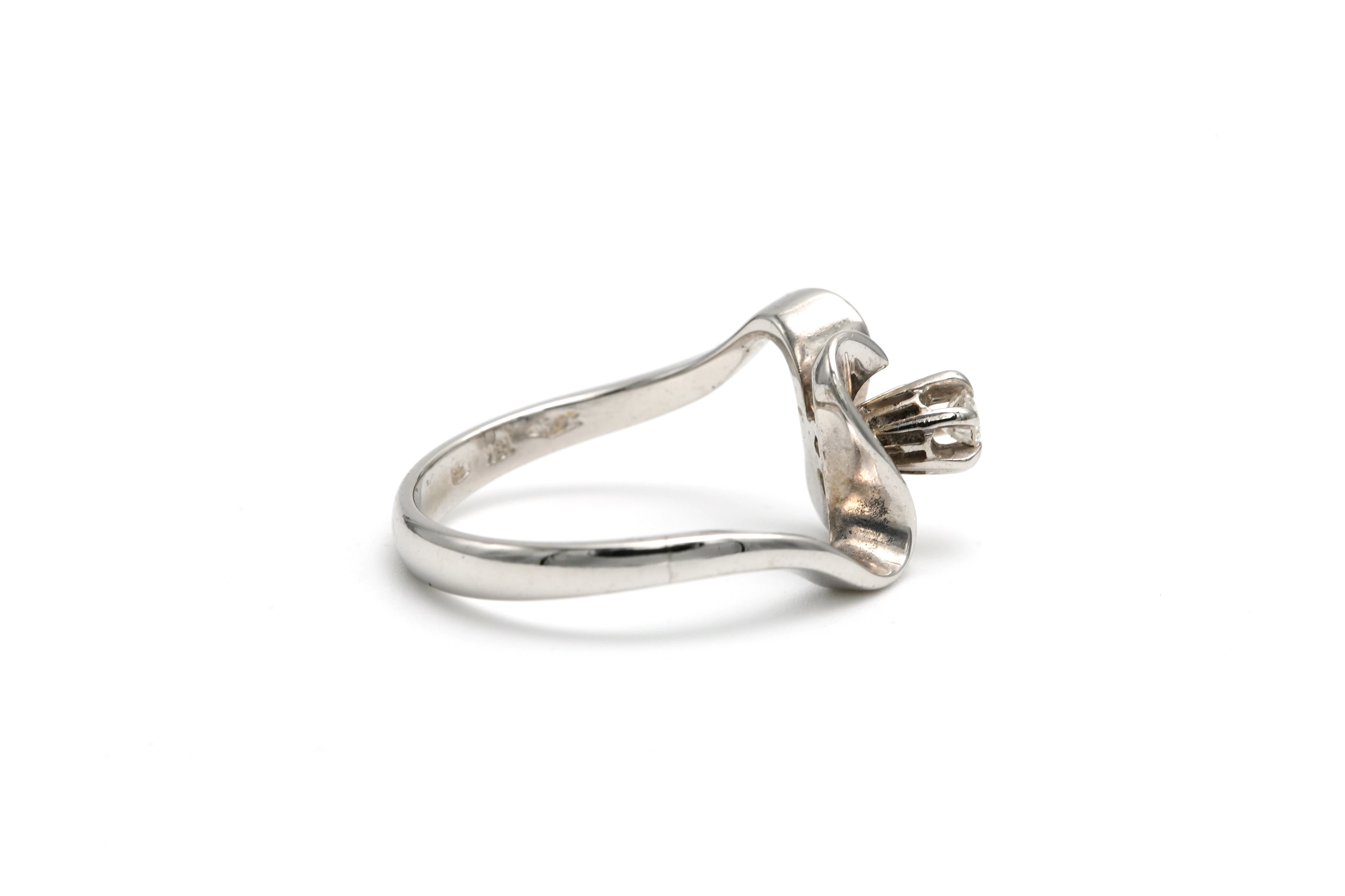 Bague Années 70 en or blanc 18 carats sertie d'un diamant "taille" brillant (+-0.07ct) - 5