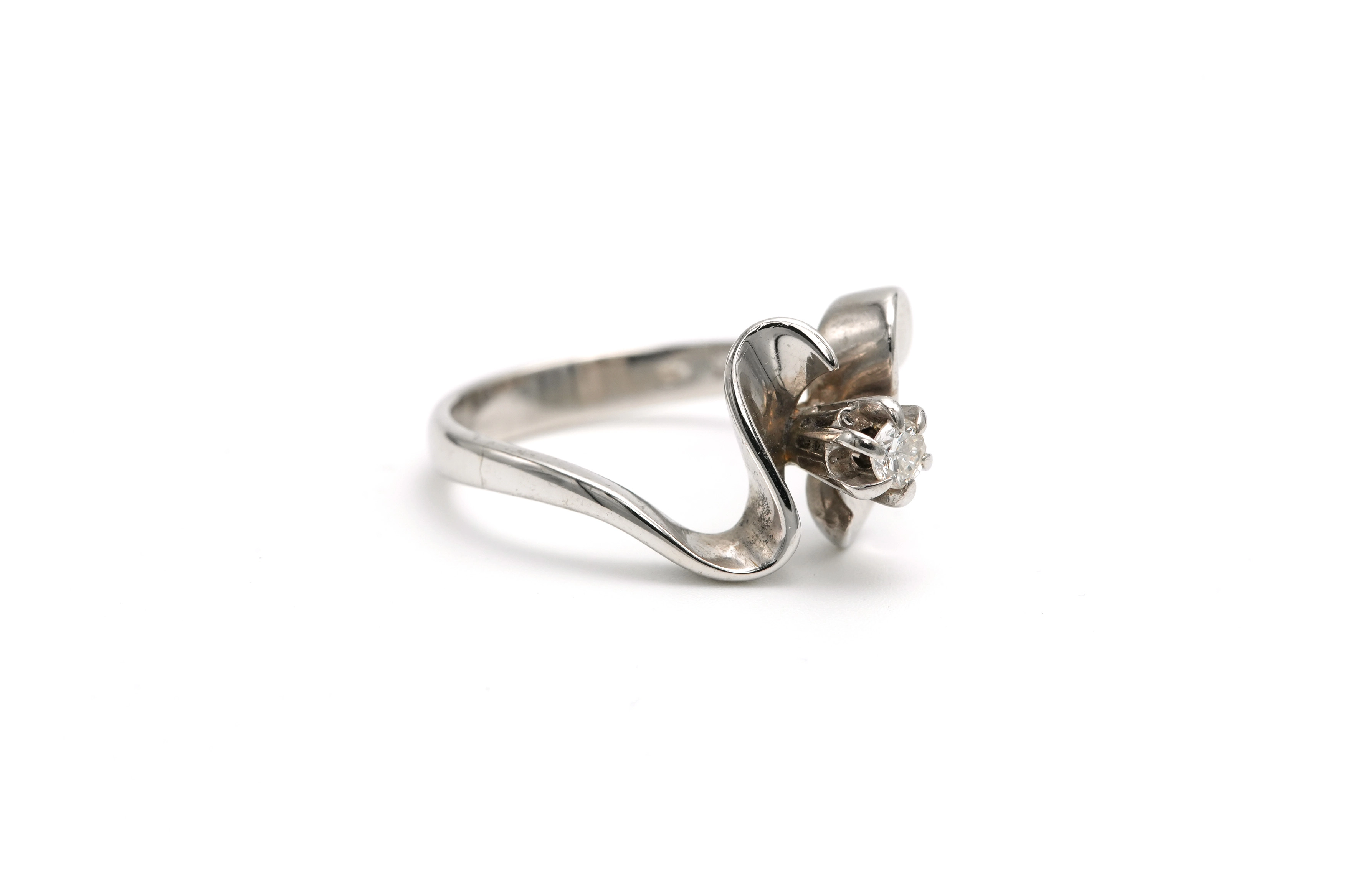 Bague Années 70 en or blanc 18 carats sertie d'un diamant "taille" brillant (+-0.07ct) - 6