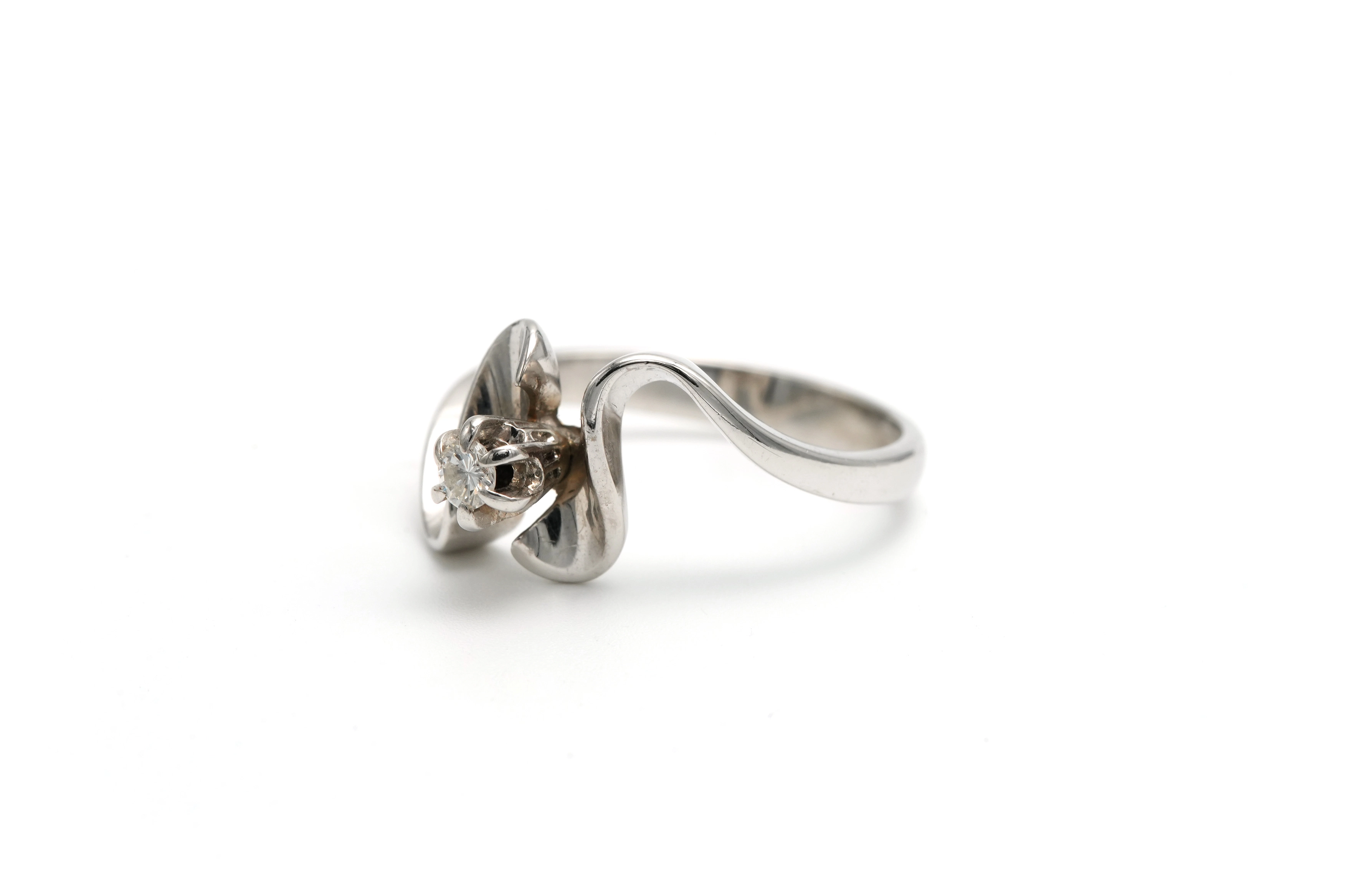 Bague Années 70 en or blanc 18 carats sertie d'un diamant "taille" brillant (+-0.07ct) - 2