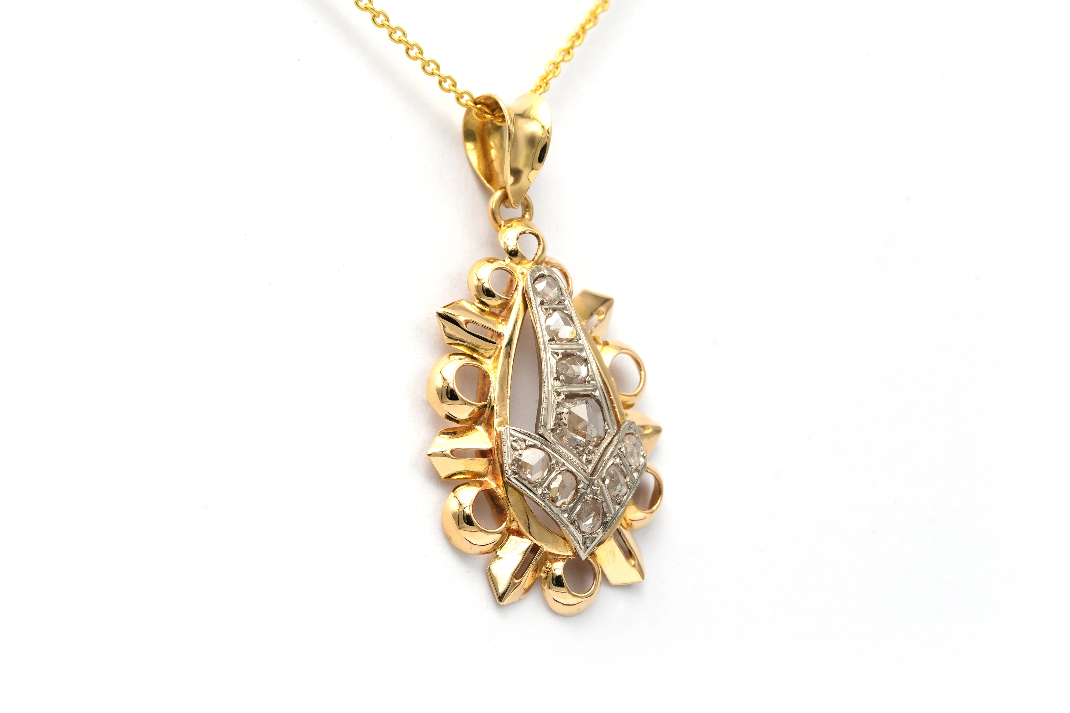 Pendentif Art Déco en or jaune et blanc 18 carats serti de diamants "taille" rose - 3