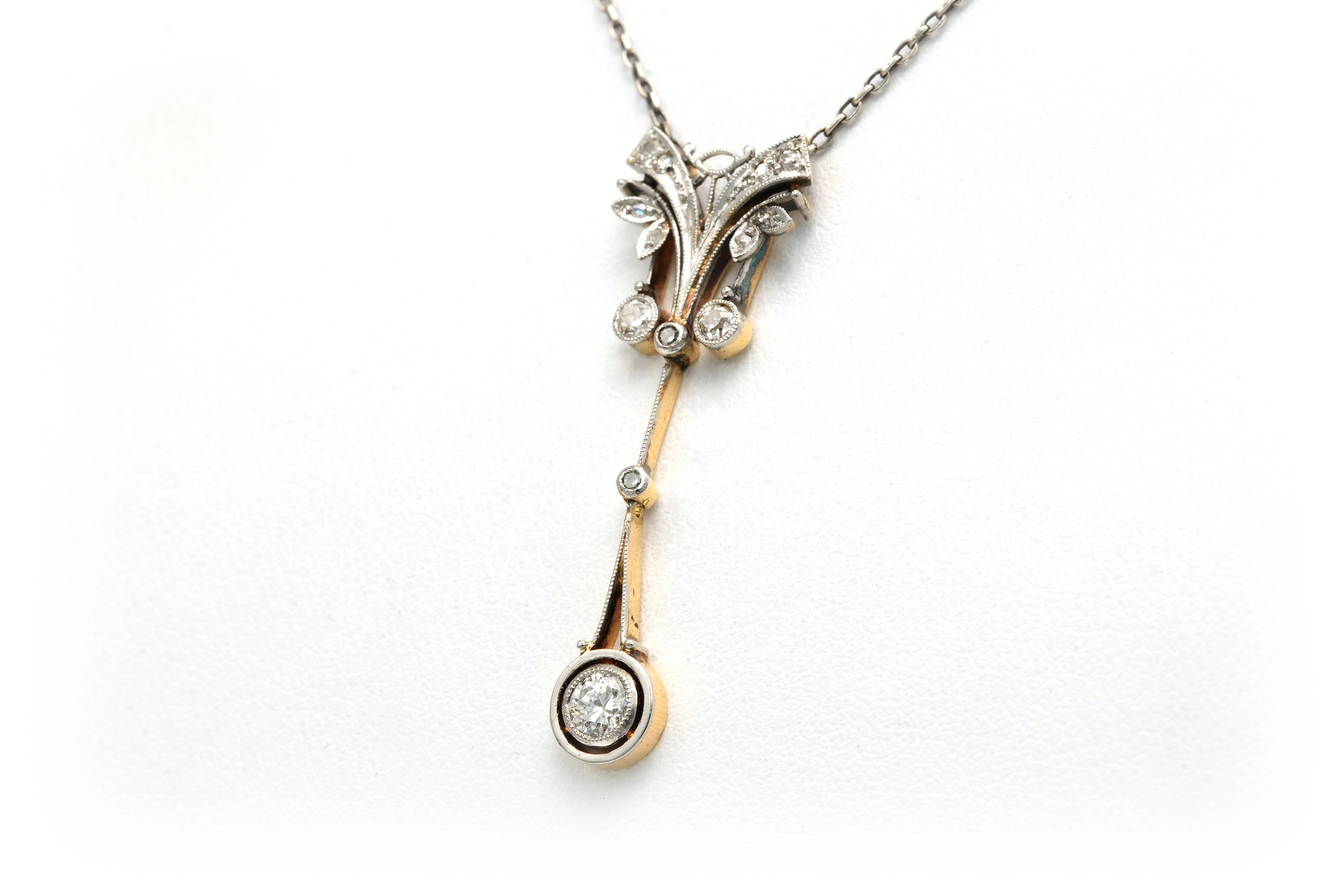 Collier Art Déco en or jaune 18 carats et argent 925 serti de diamants "taille" old cut et "taille" rose - 6