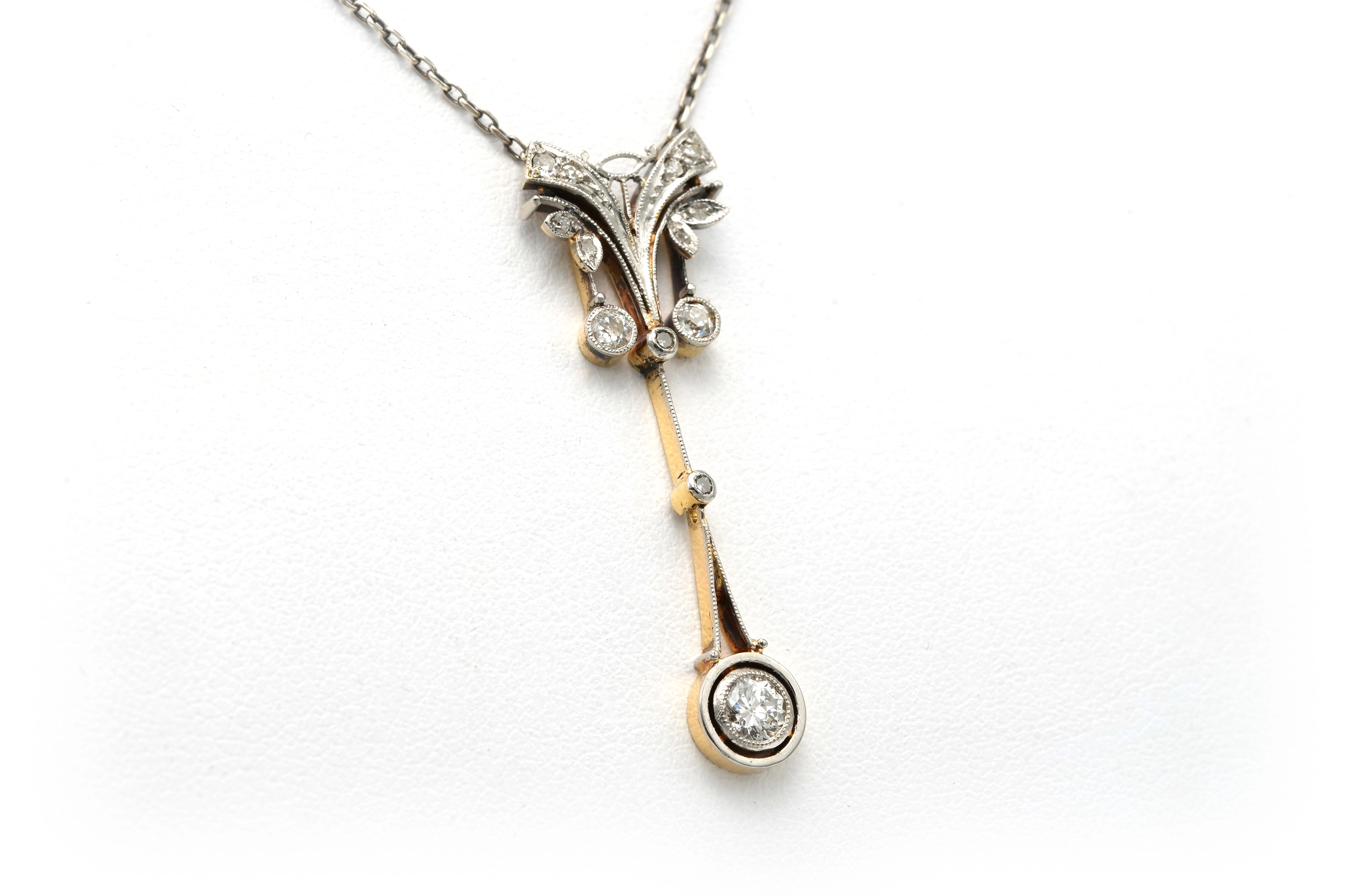 Collier Art Déco en or jaune 18 carats et argent 925 serti de diamants "taille" old cut et "taille" rose - 8