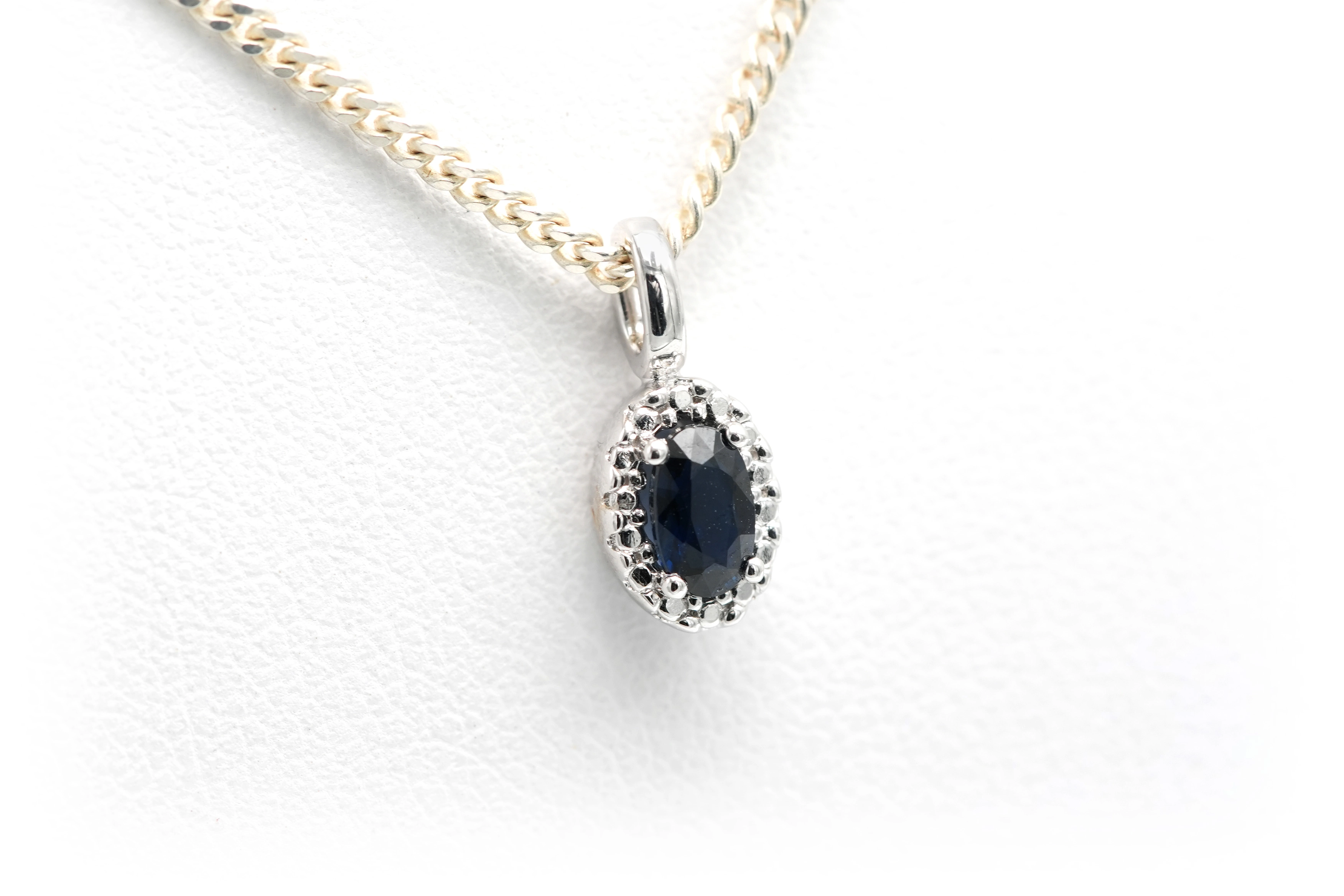 Pendentif Contemporain en or blanc 18 carats serti d'un saphir - 3