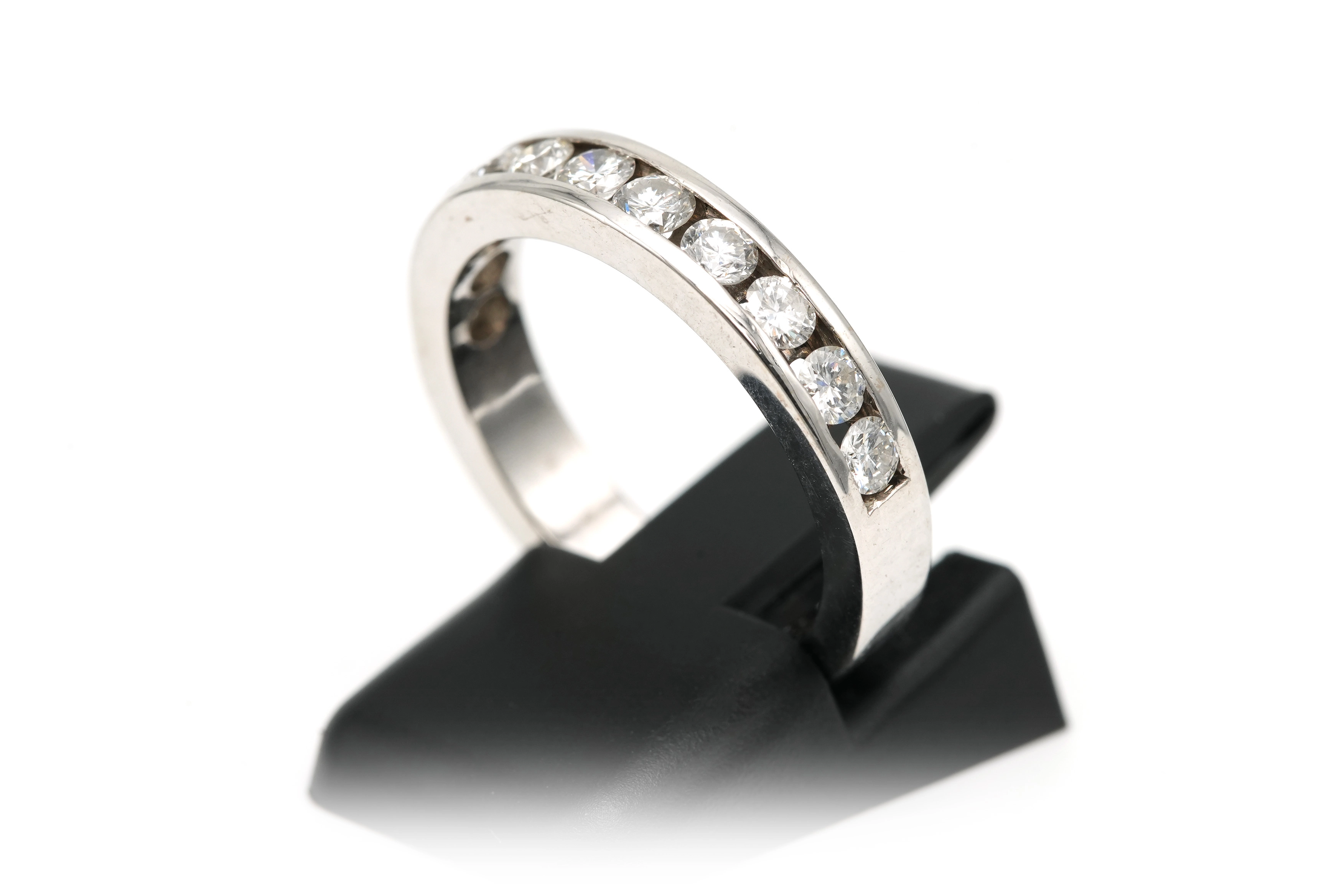 Alliance demi-américaine contemporaine en or blanc 18 carats sertie de diamants "taille" brillant (+-0.68ct) - 2