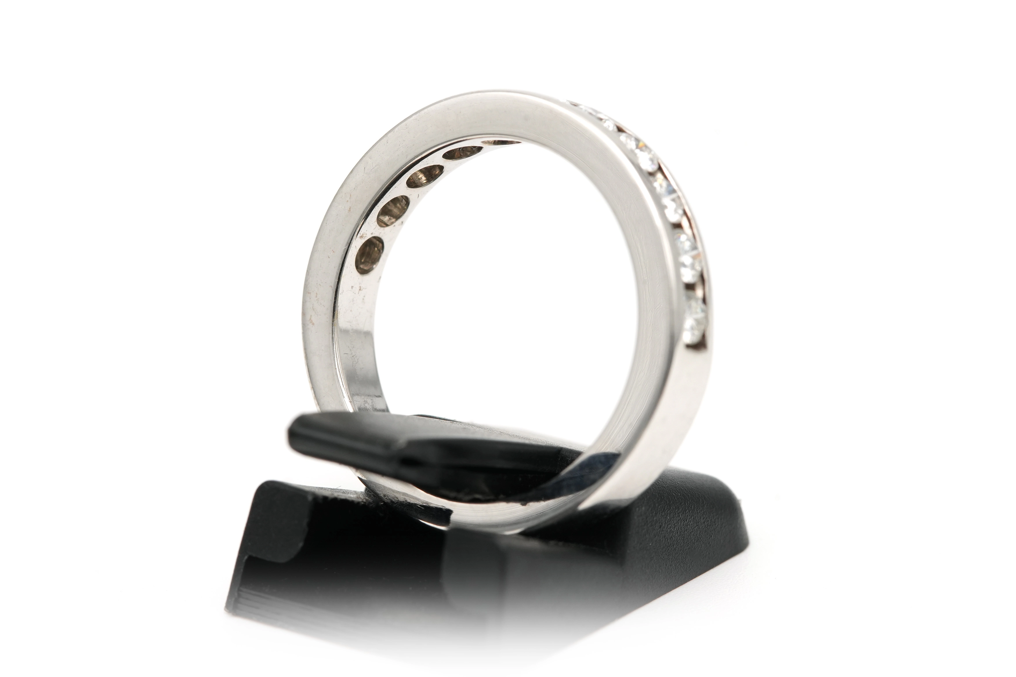 Alliance demi-américaine contemporaine en or blanc 18 carats sertie de diamants "taille" brillant (+-0.68ct) - 5