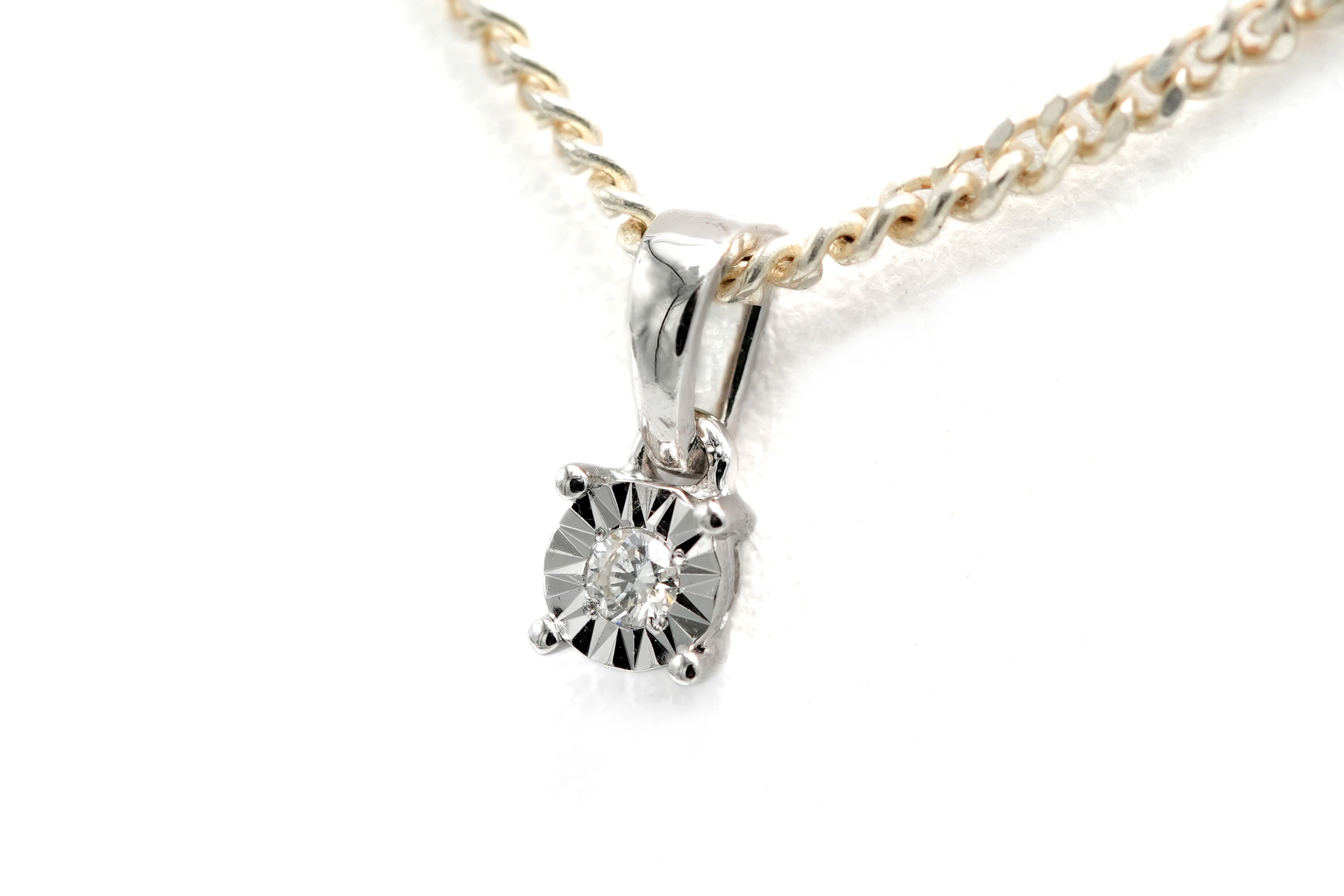 Pendentif contemporain en or blanc 18 carats serti d'un diamant "taille" brillant (+-0.014ct) - 2