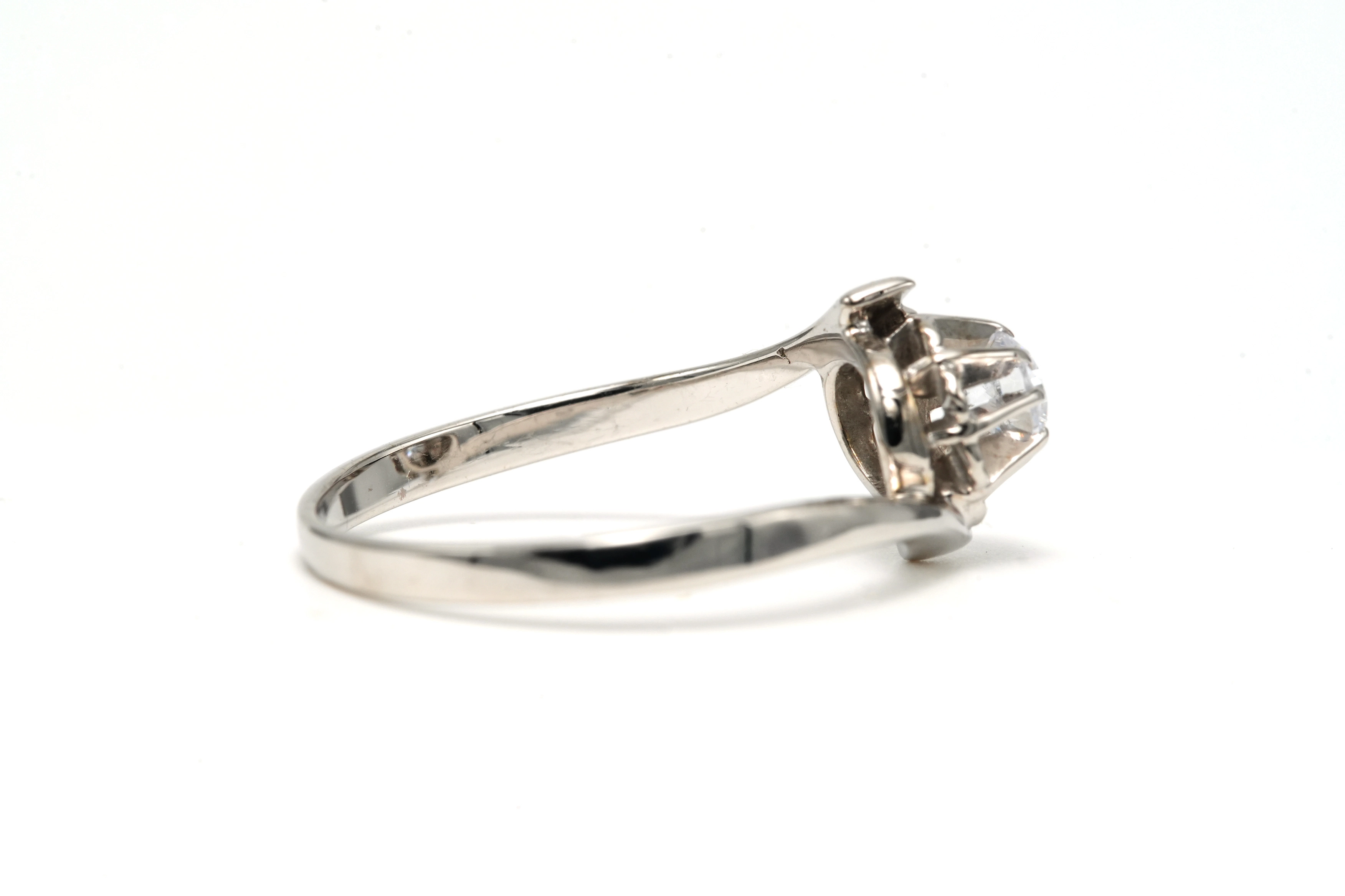 Bague Art Déco en or blanc 18 carats sertie d'un diamant "taille" brillant (+-0.23ct) - 5