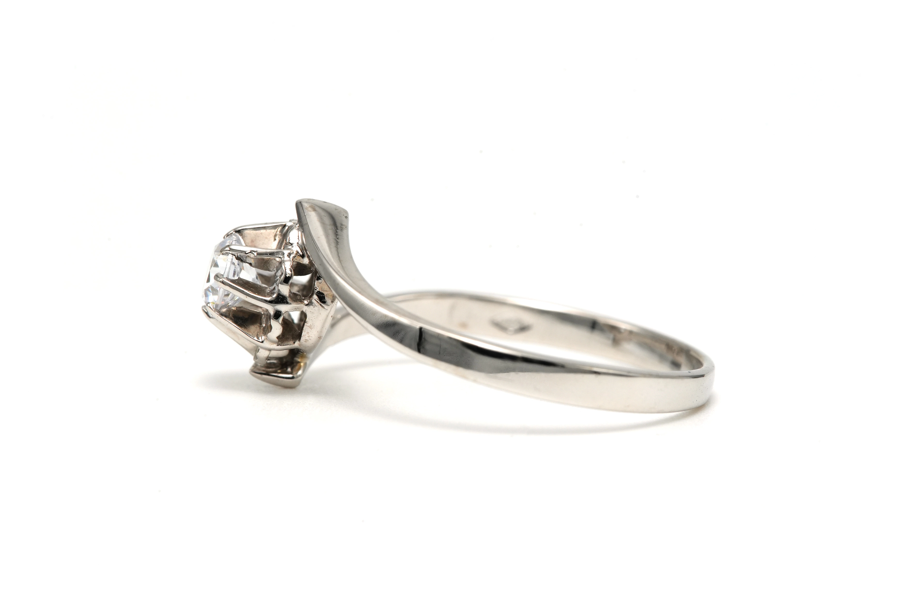 Bague Art Déco en or blanc 18 carats sertie d'un diamant "taille" brillant (+-0.23ct) - 3