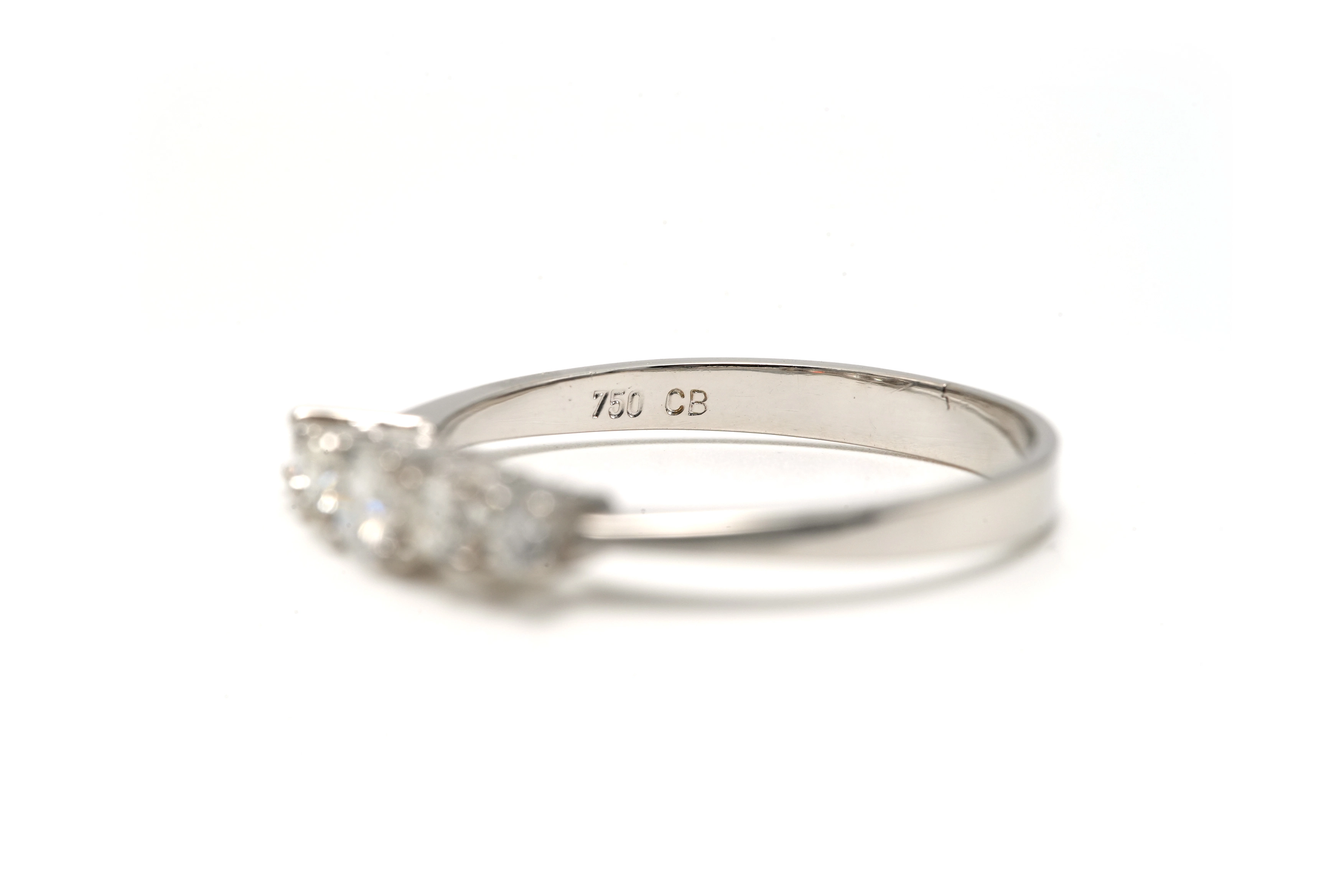 Bague contemporaine en or blanc 18 carats sertie de diamants "taille" brillant (+-0.48ct) - 7