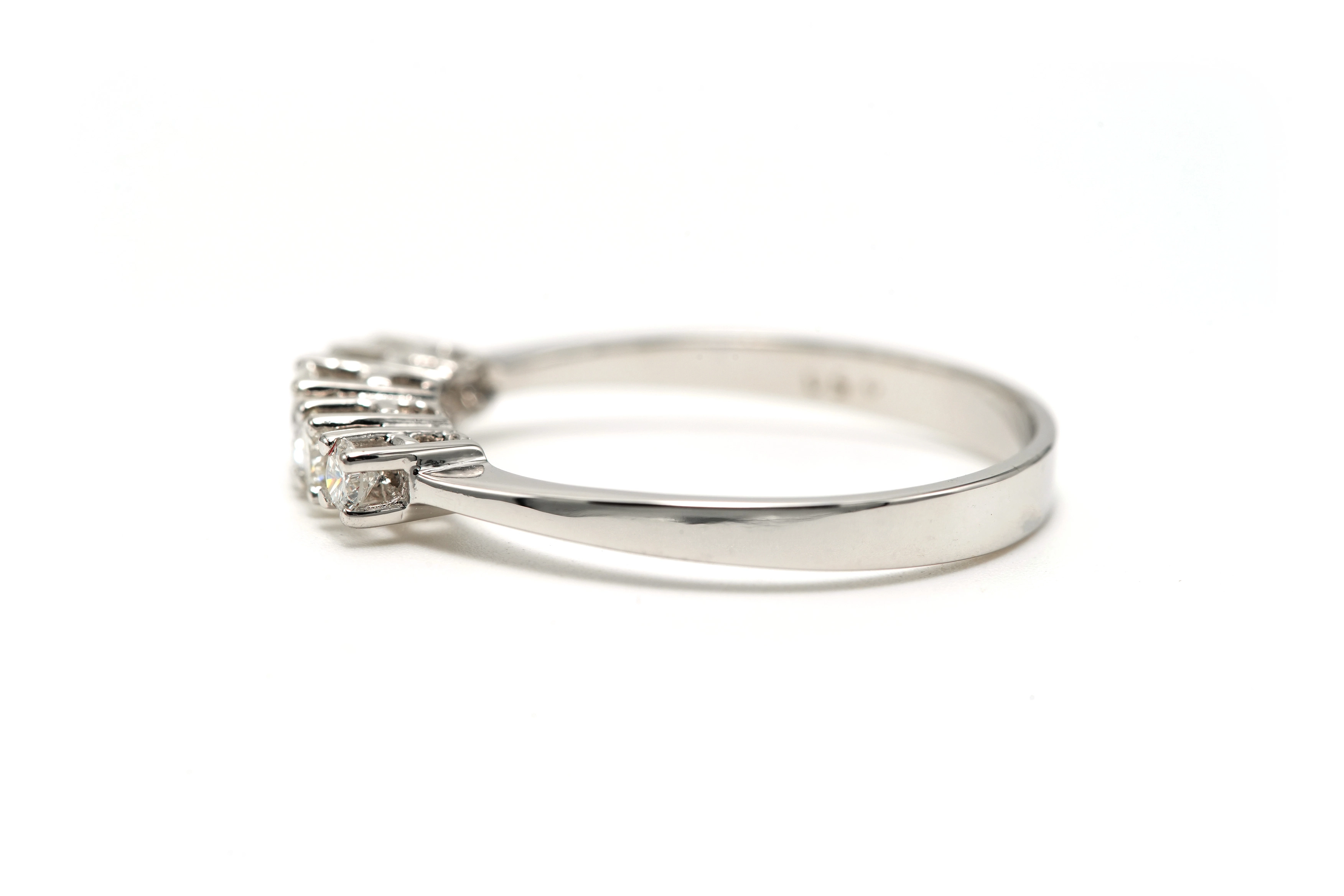 Bague contemporaine en or blanc 18 carats sertie de diamants "taille" brillant (+-0.48ct) - - 3