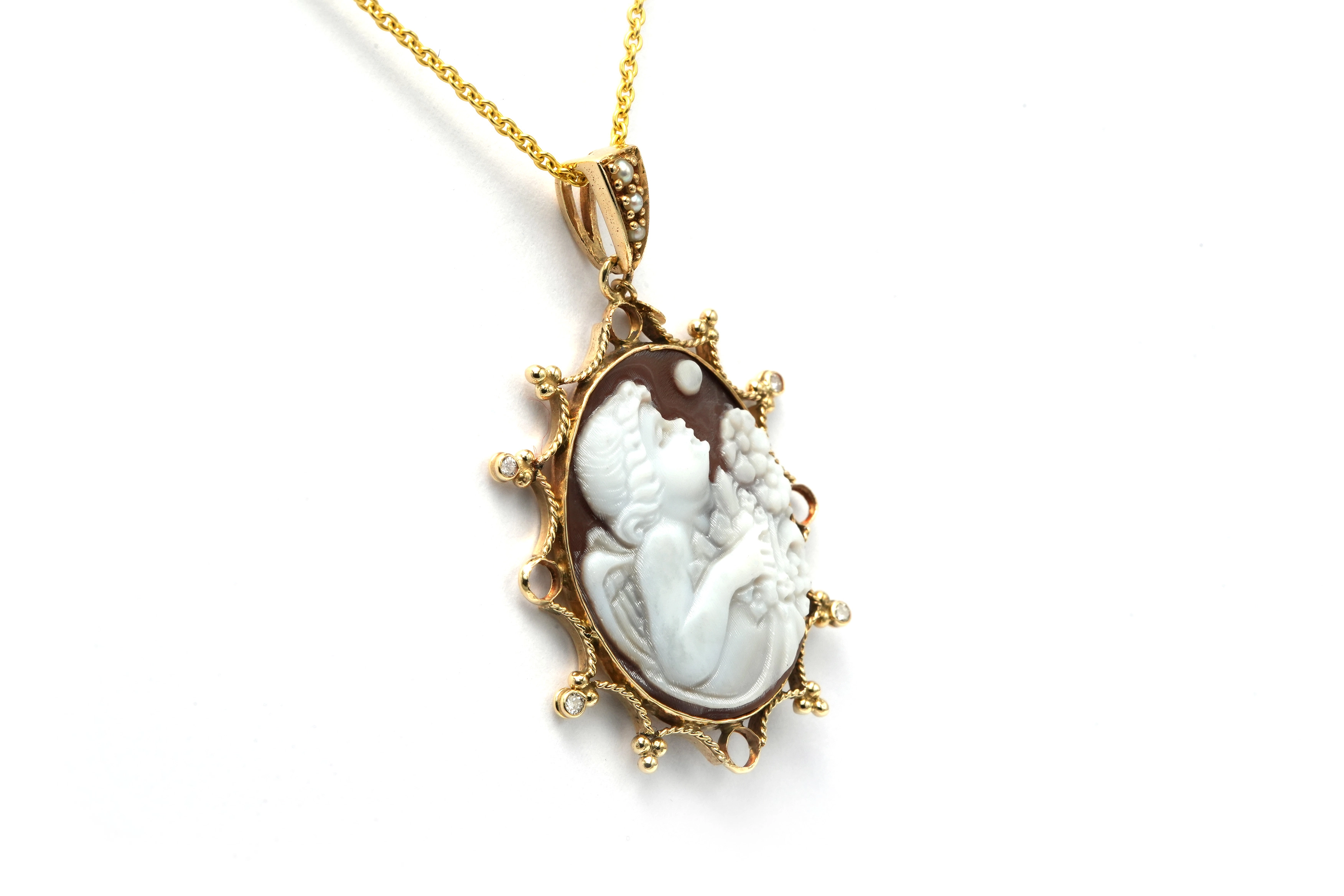 Pendentif Art Déco en or jaune 18 carats serti de perles, d'un camée coquillage et de diamants "taille" brillant (+-0.028ct) - 3